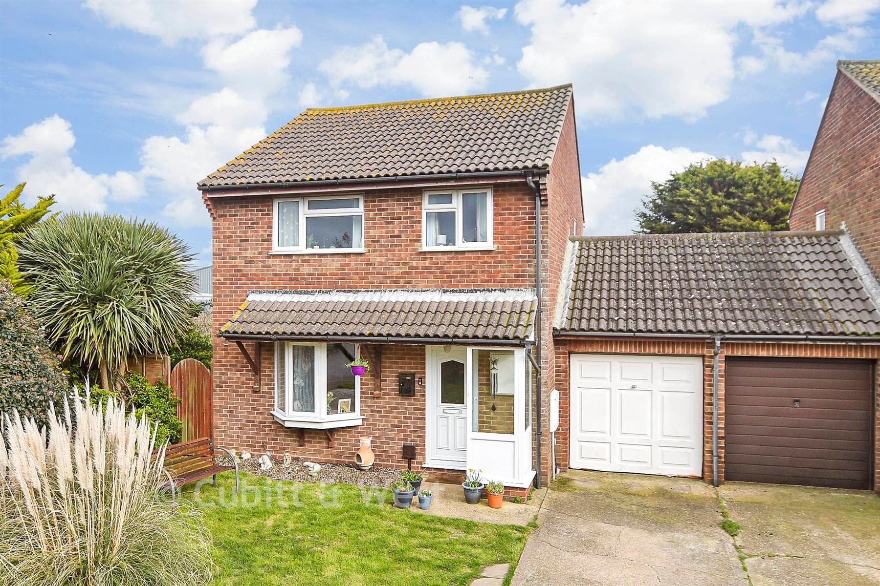 3 Bed Detached House, Damon Close Peacehaven — photo 3