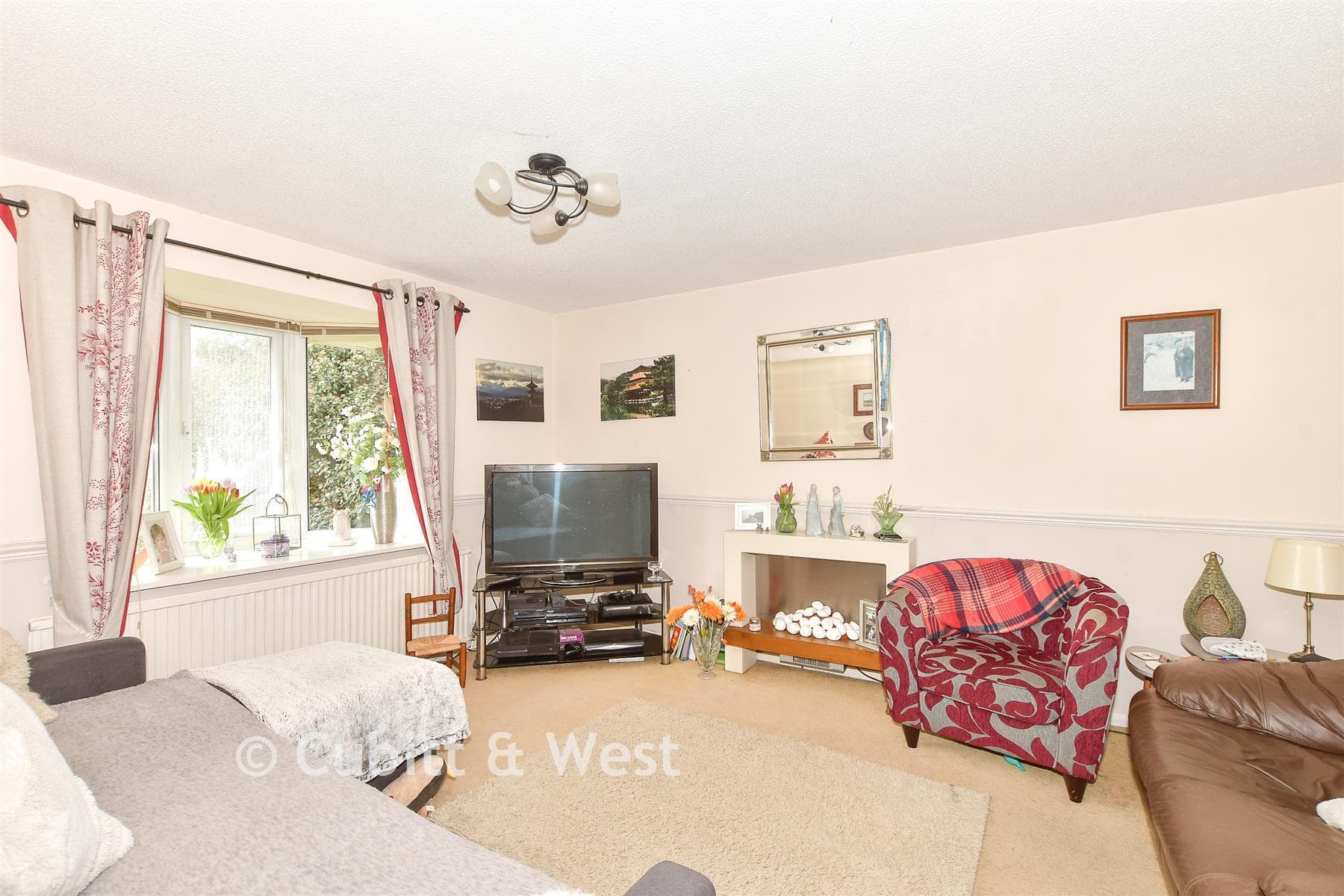 3 Bed Detached House, Damon Close Peacehaven — photo 4