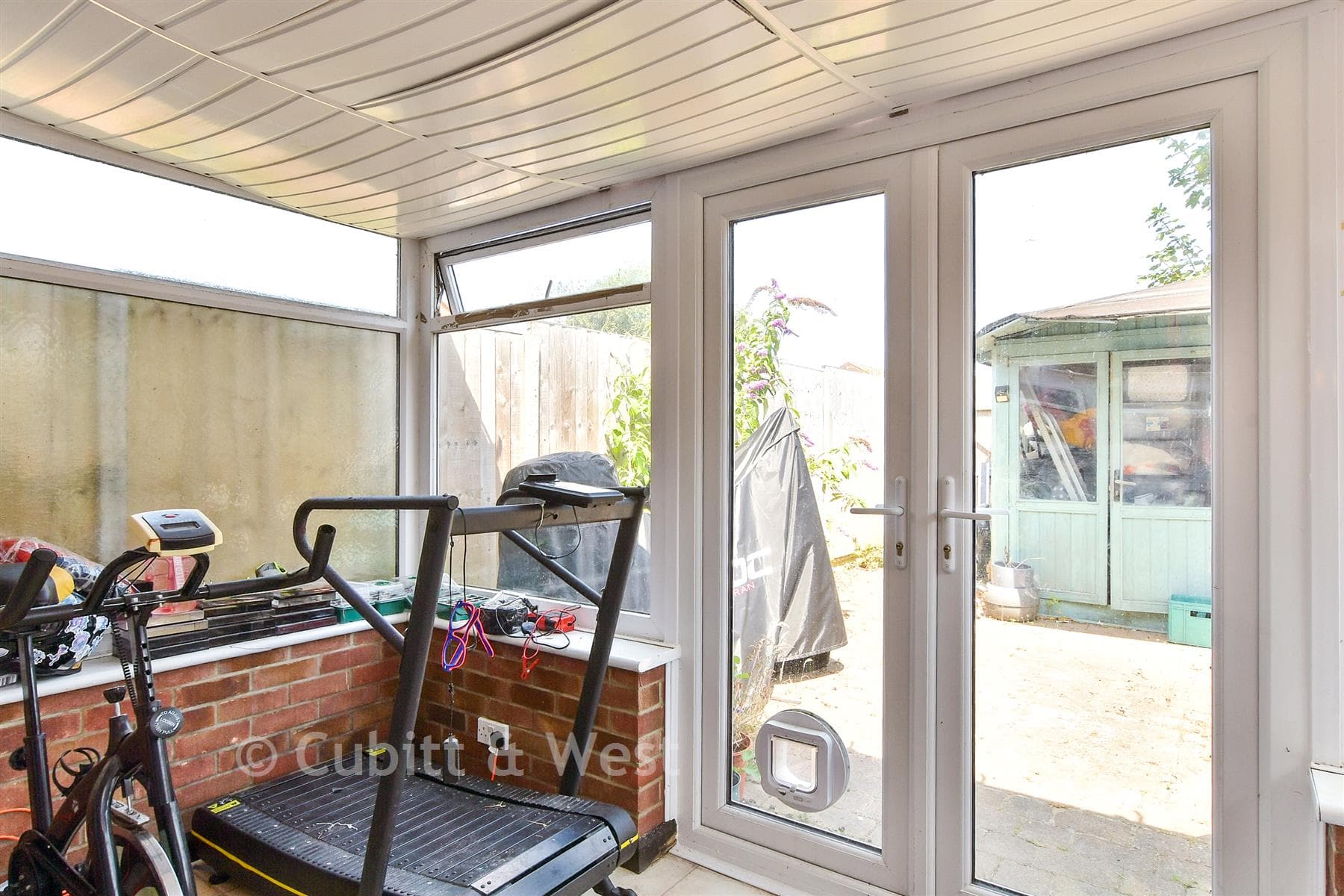 2 Bed Terraced House, Pelham Close Peacehaven — photo 2