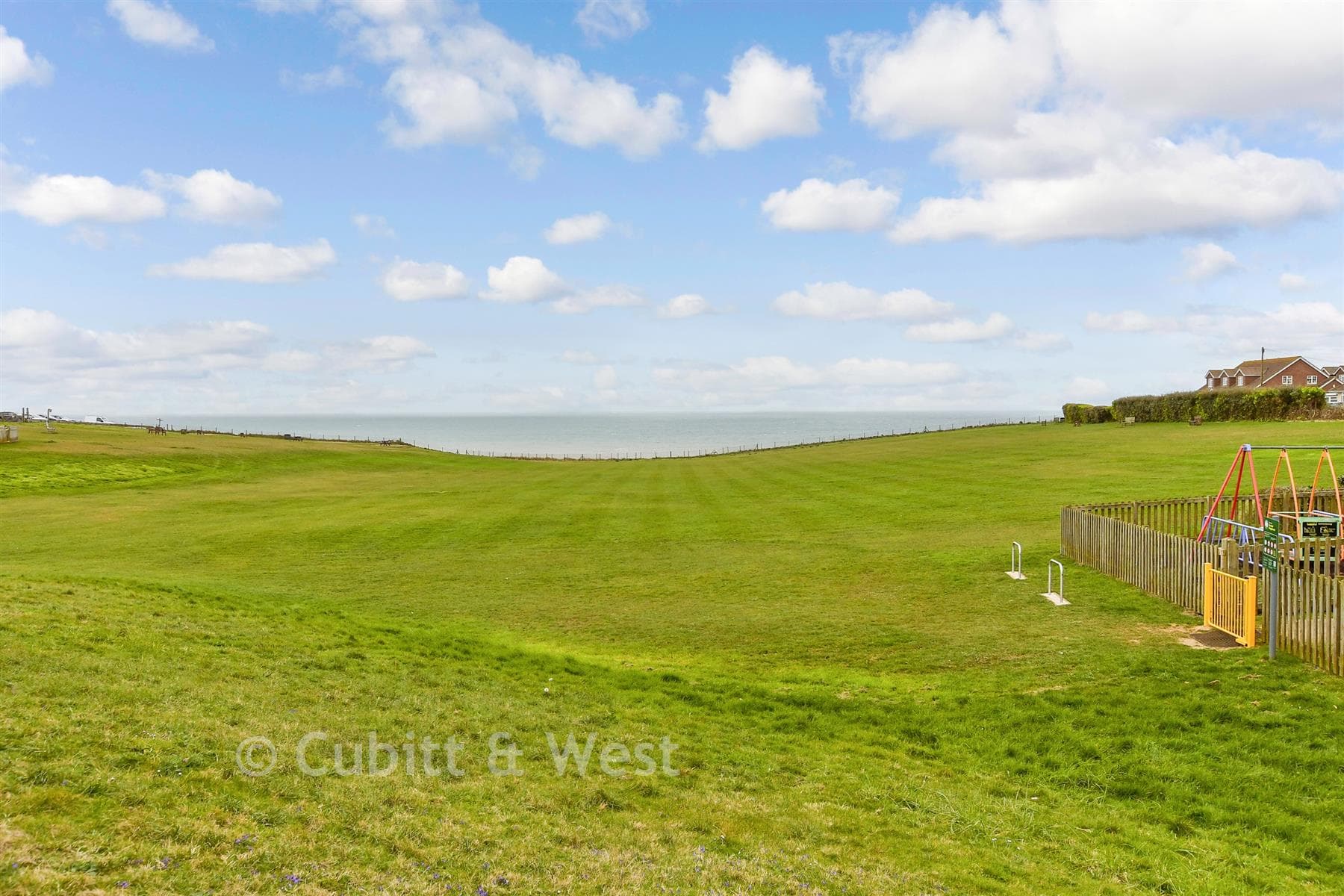 2 Bed Flat, Rowe Avenue Peacehaven — photo 2