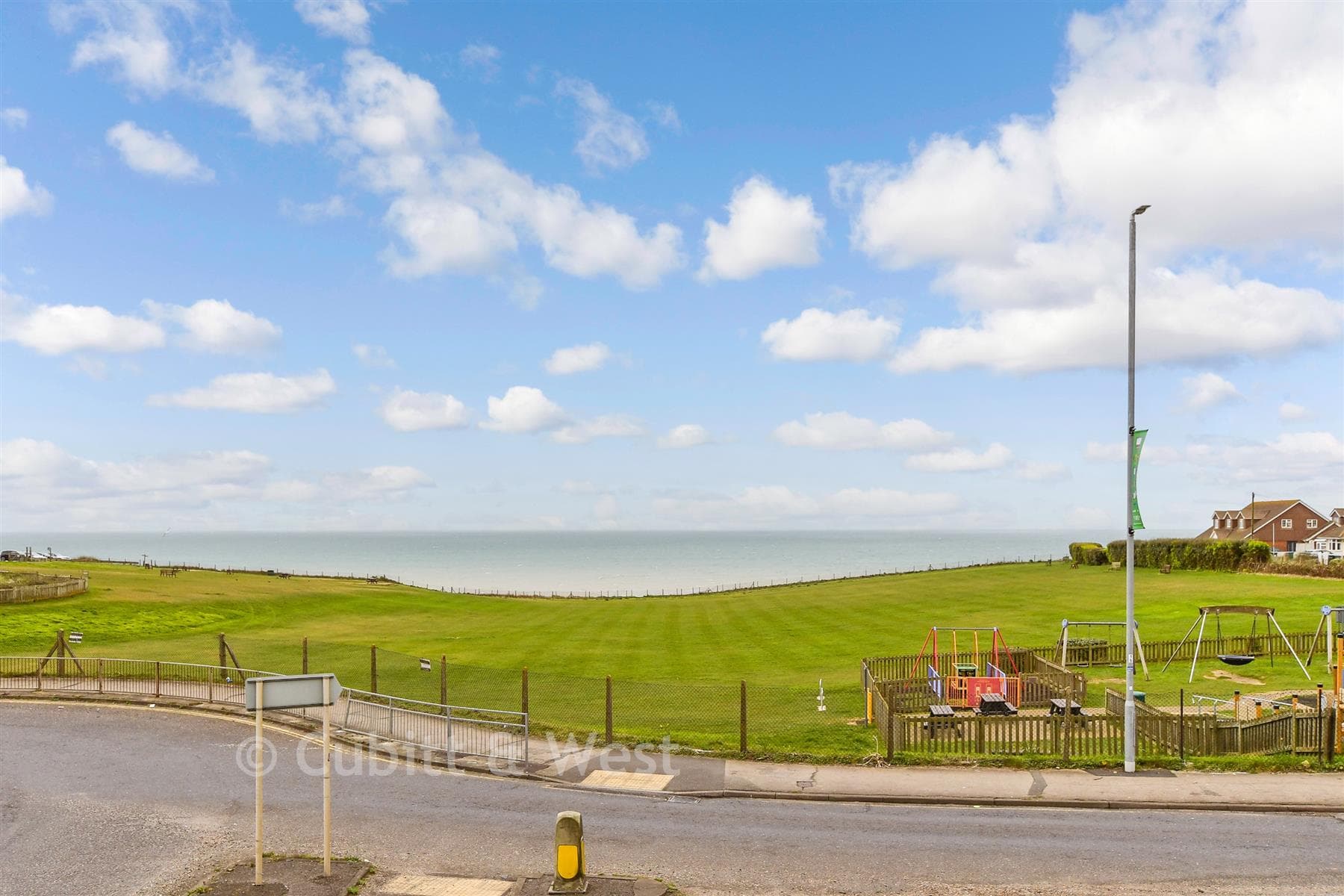 2 Bed Flat, Rowe Avenue Peacehaven — photo 3