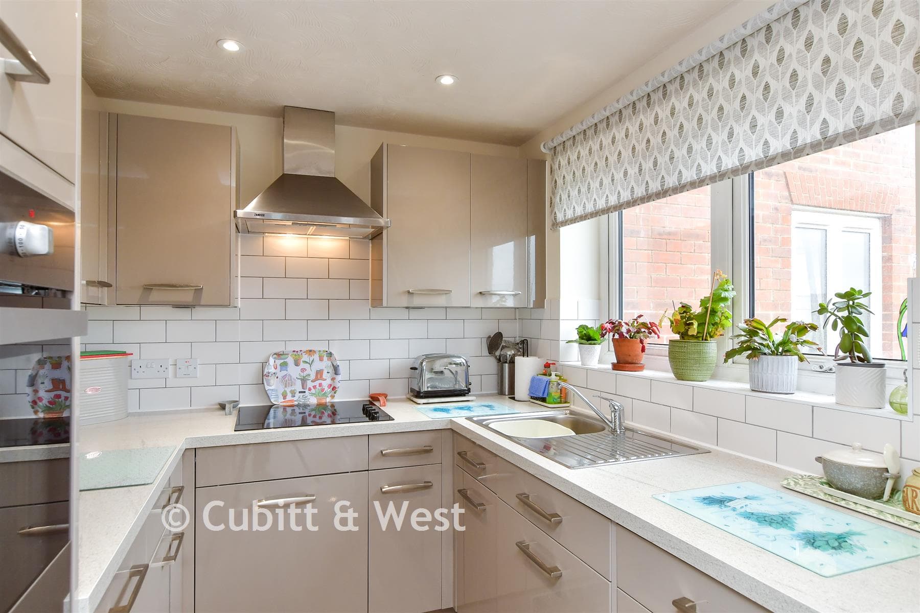 2 Bed Flat, Rowe Avenue Peacehaven — photo 4