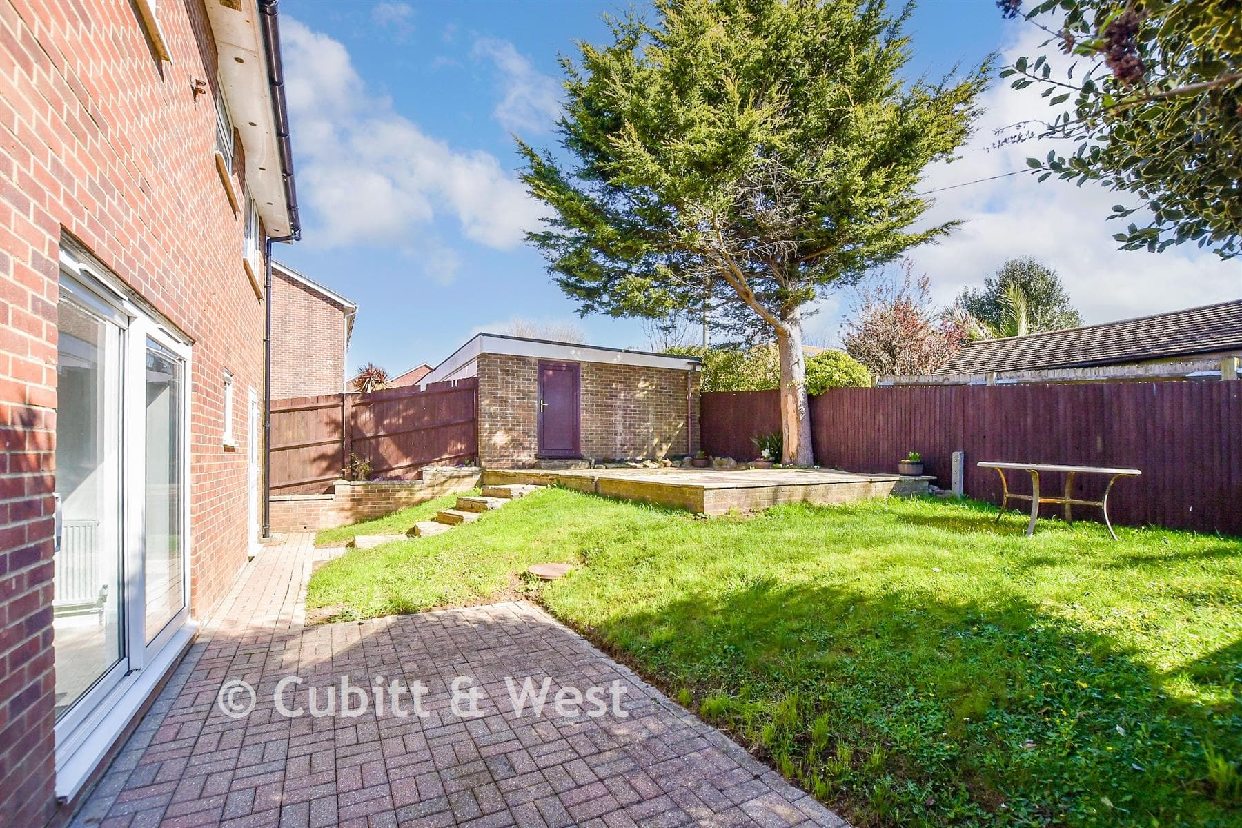 4 Bed Detached House, Rustic Close Peacehaven — photo 3