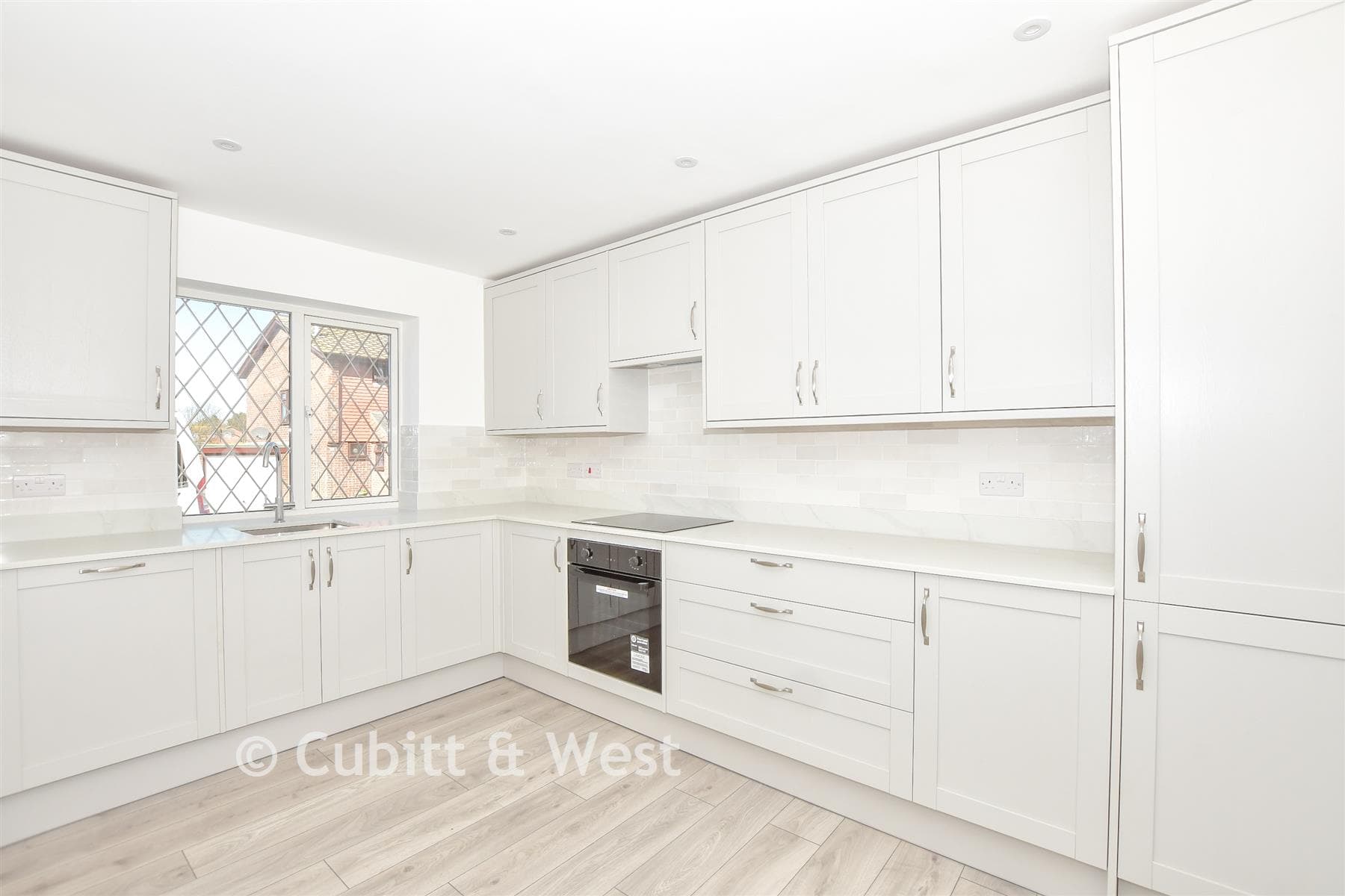 4 Bed Detached House, Rustic Close Peacehaven — photo 4