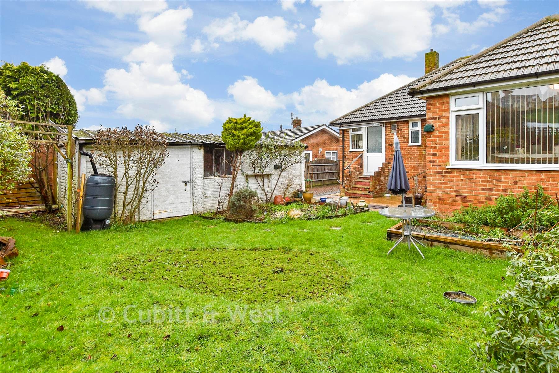 3 Bed Semi Detached Bungalow, Coombe Vale Brighton — photo 3