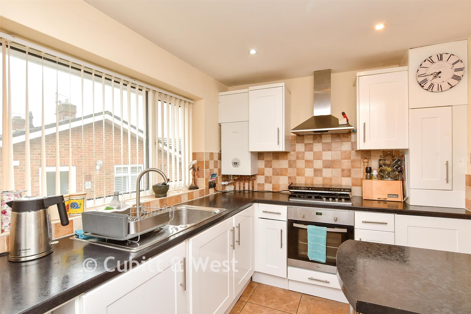 3 Bed Semi Detached Bungalow, Coombe Vale Brighton — photo 5