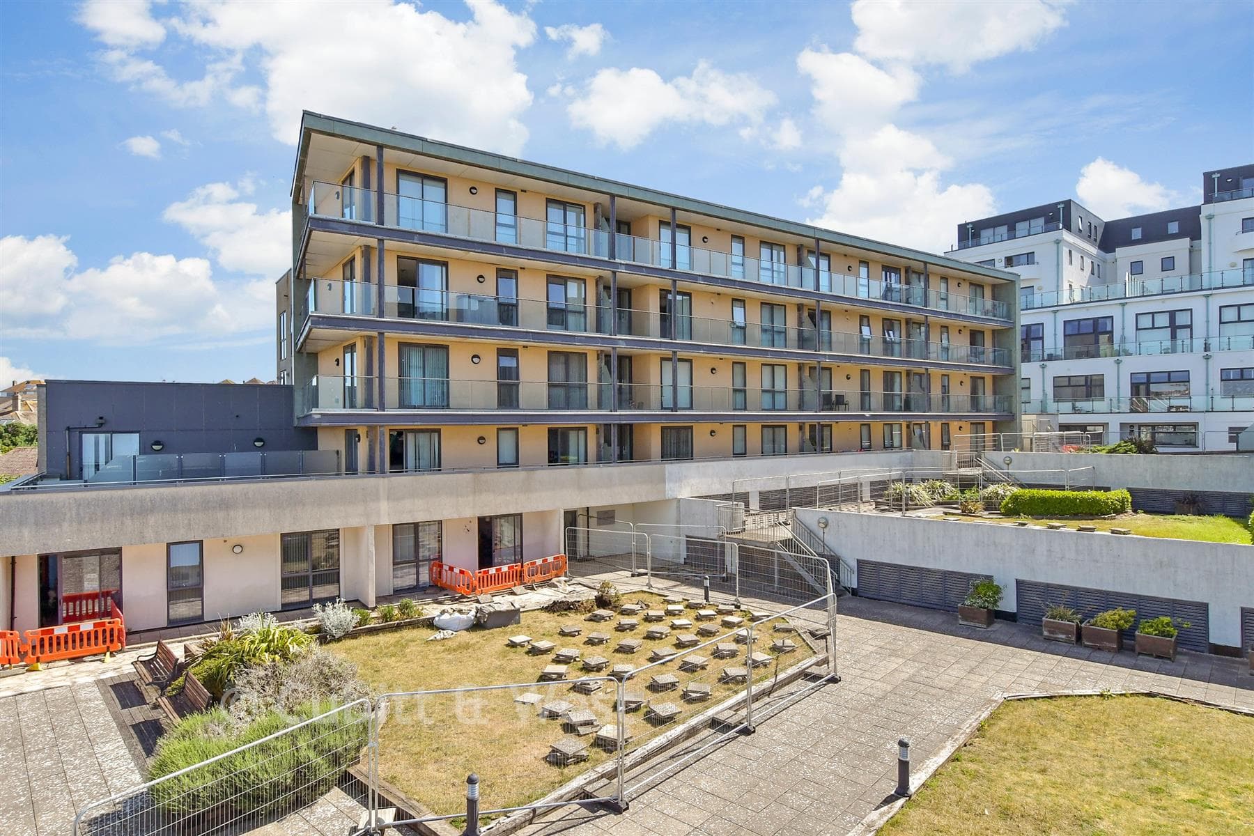 2 Bed Apartment, Suez Way Brighton — photo 1