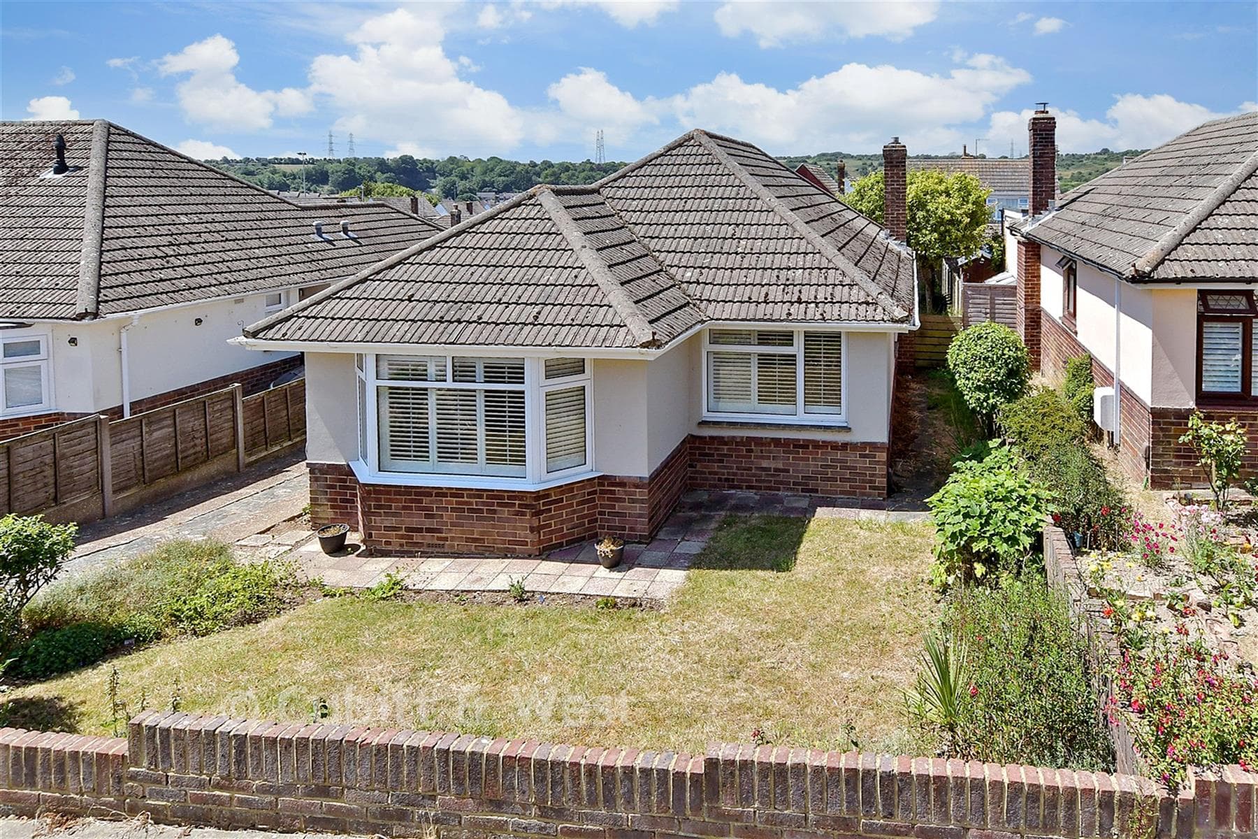 3 Bed Detached Bungalow, Graham Crescent Portslade — photo 1
