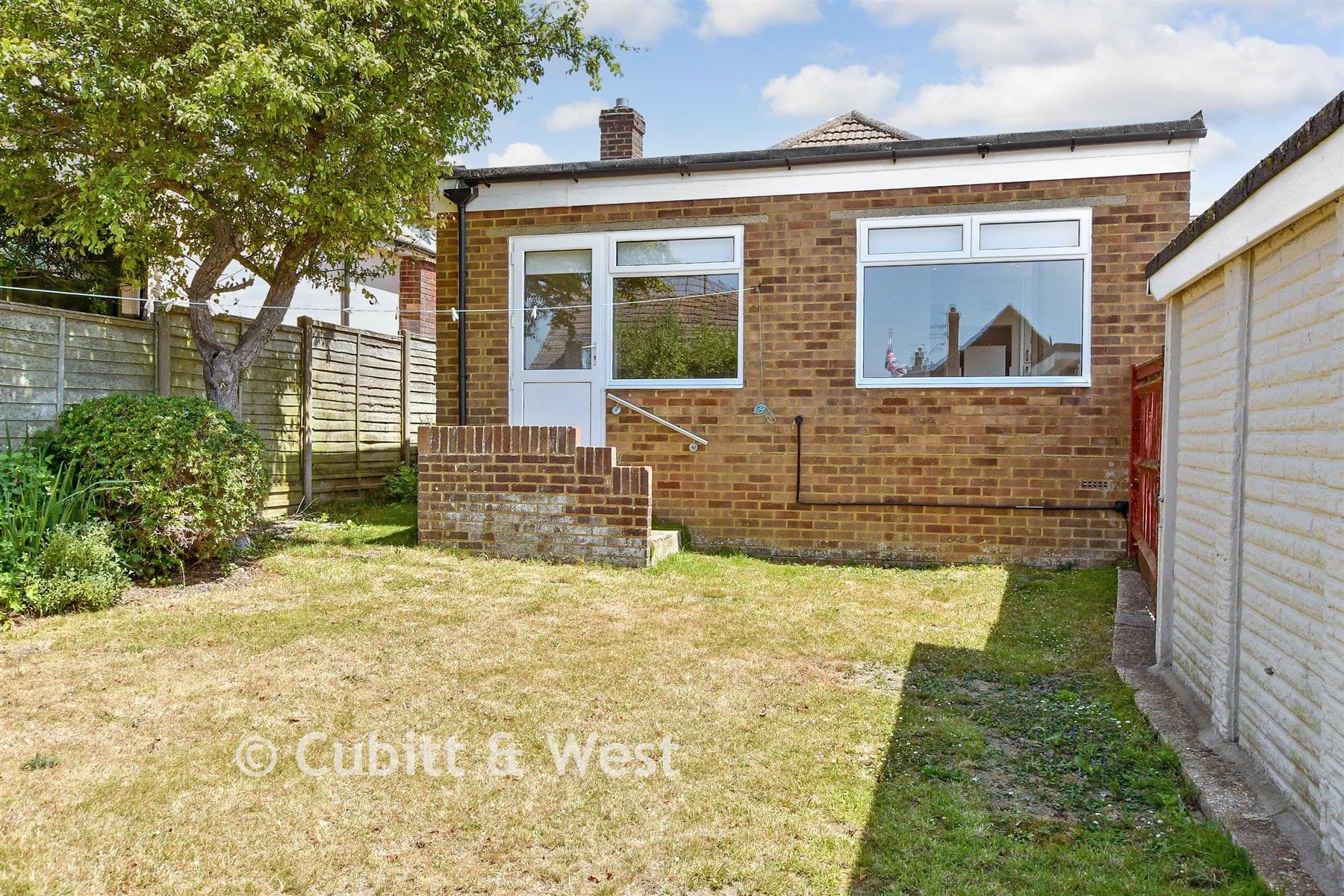 3 Bed Detached Bungalow, Graham Crescent Portslade — photo 2