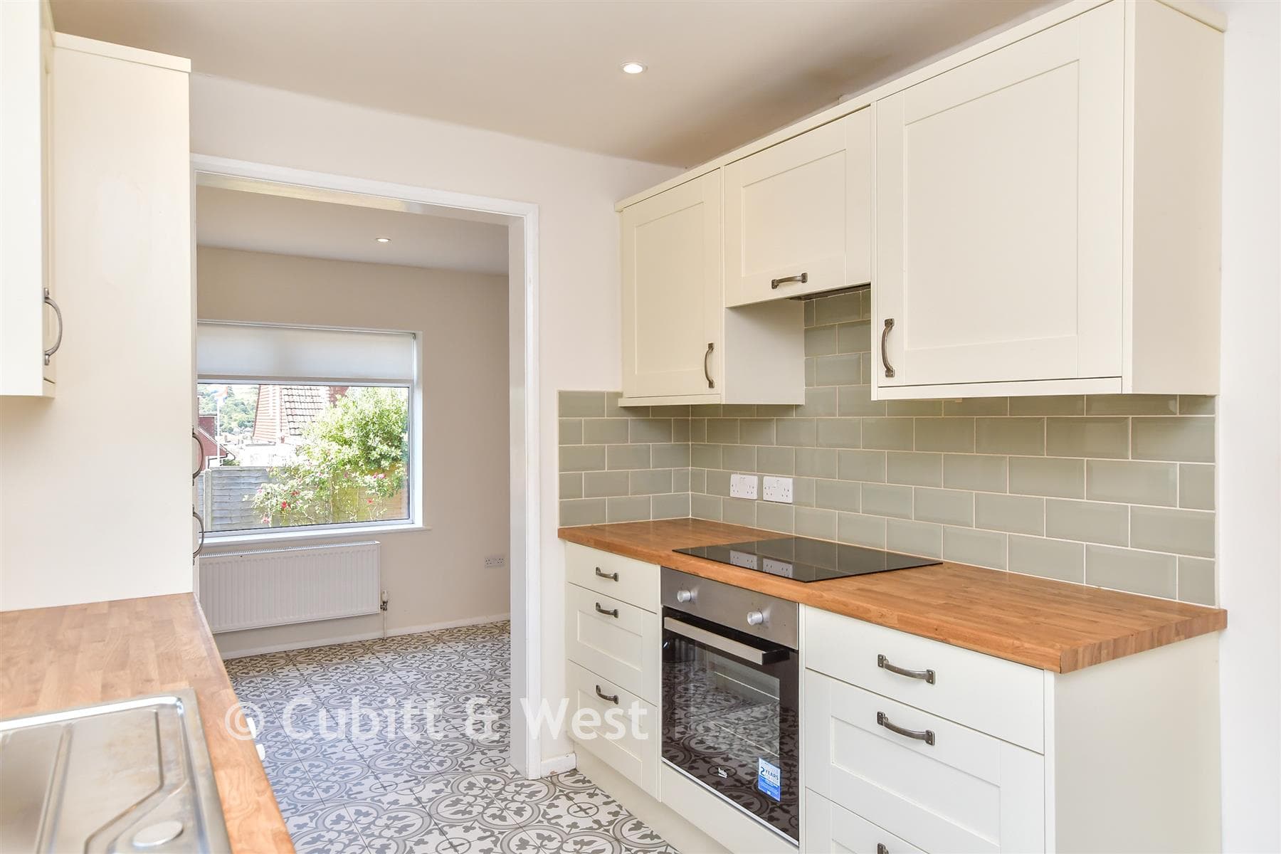 3 Bed Detached Bungalow, Graham Crescent Portslade — photo 3
