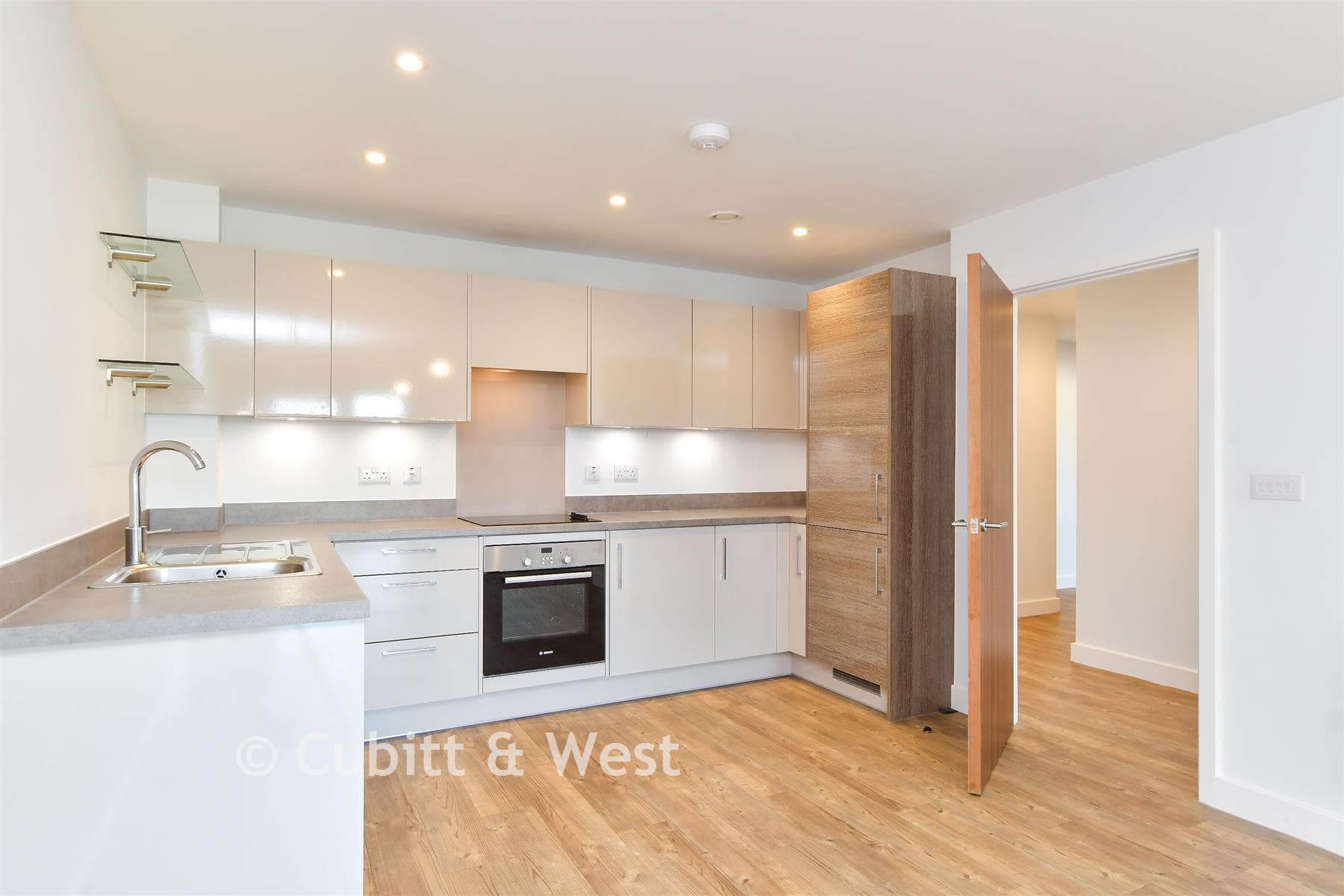 2 Bed Apartment, Davigdor Road Hove — photo 2
