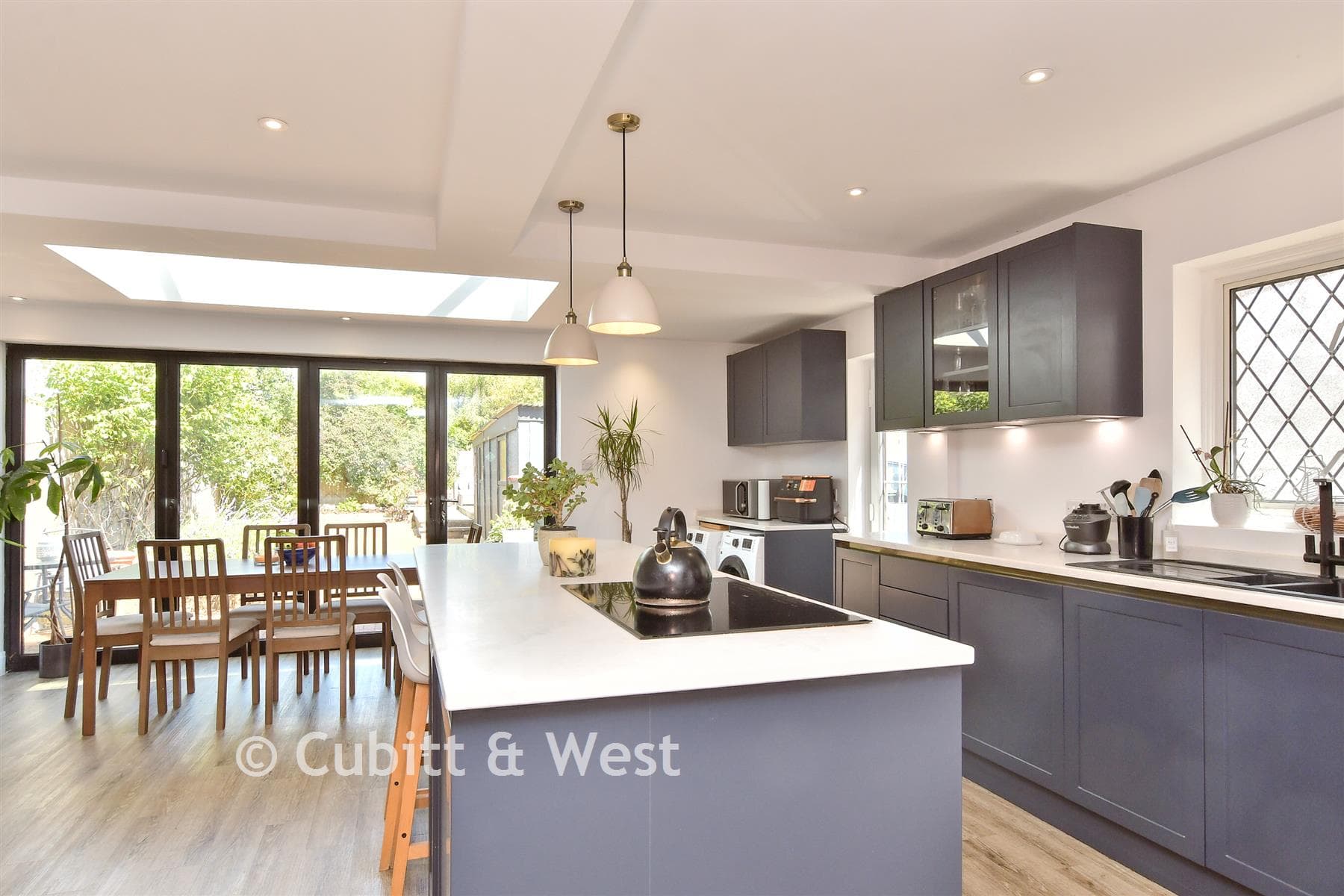 4 Bed Semi Detached House, Old Shoreham Road Hove — photo 4