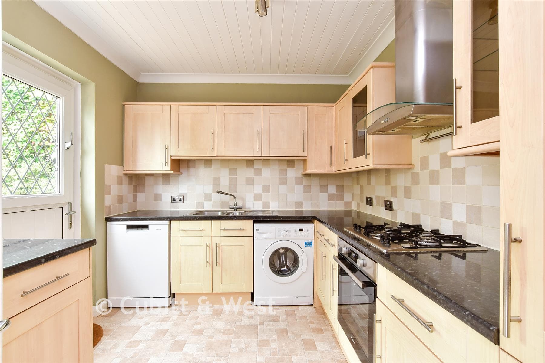3 Bed Detached Bungalow, Falmer Road Woodingdean Brighton — photo 4