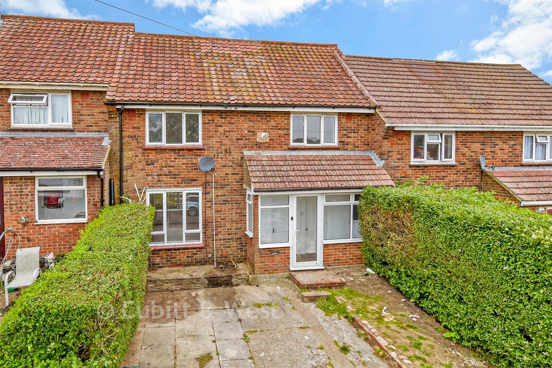 4 Bed Terraced House, Sandhurst Avenue Woodingdean Brighton — photo 1