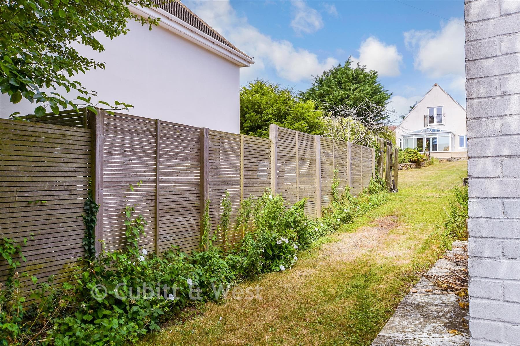 3 Bed Detached House, Downland Road Woodingdean Brighton — photo 2