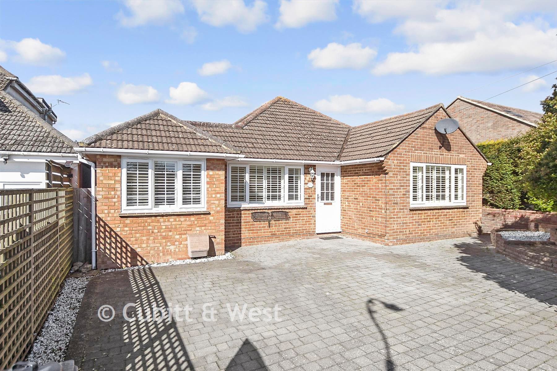 4 Bed Detached Bungalow, Crescent Drive North Woodingdean Brighton — photo 1