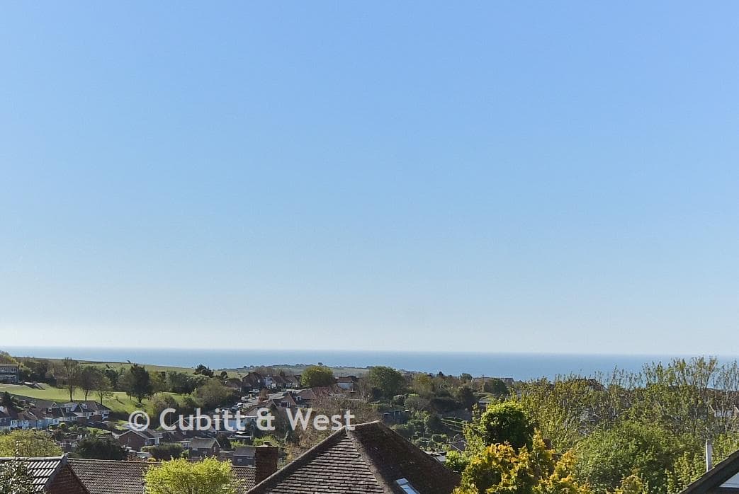 4 Bed Detached House, Crescent Drive North Woodingdean Brighton — photo 2