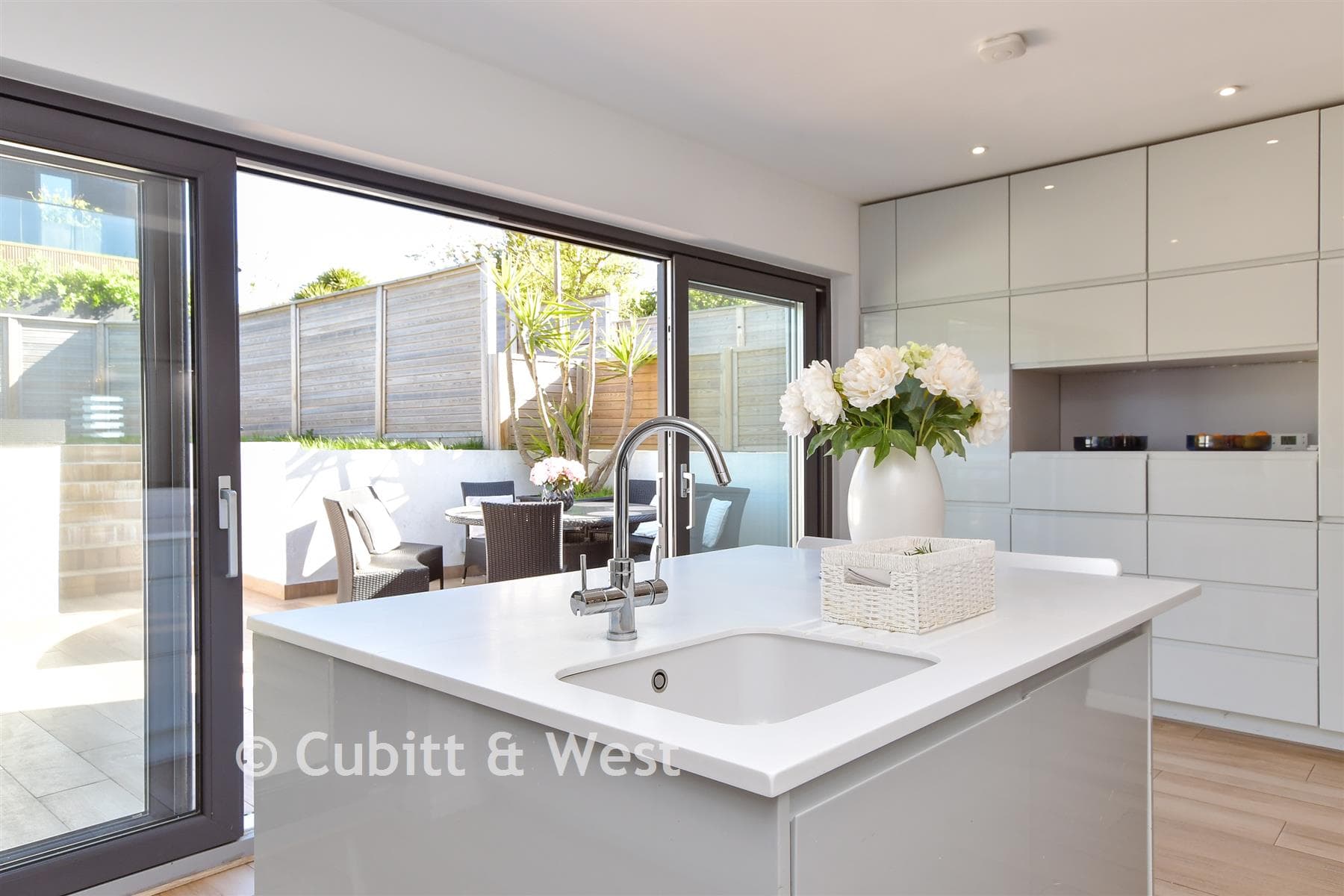 4 Bed Detached House, Crescent Drive North Woodingdean Brighton — photo 3