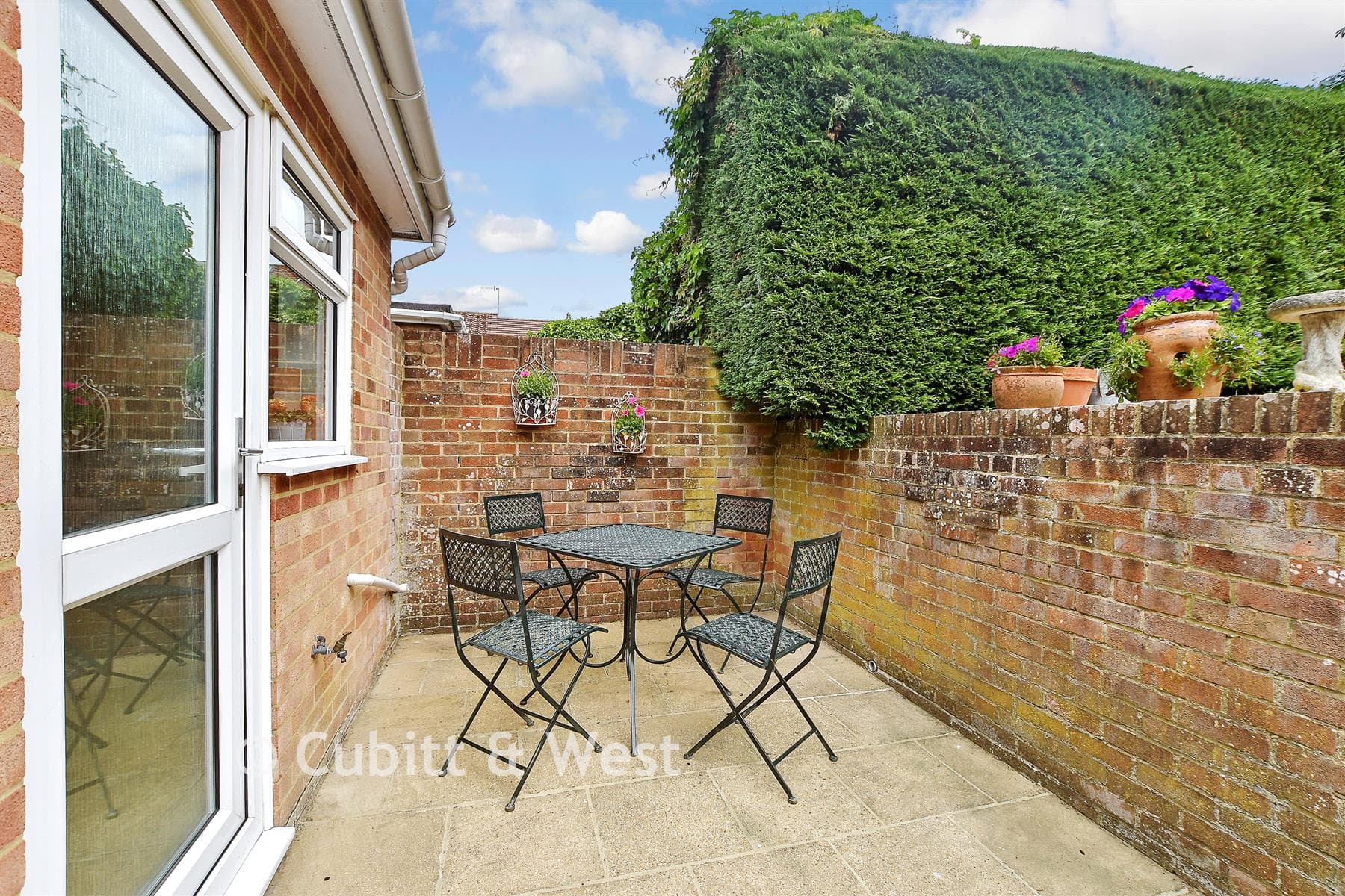 3 Bed Semi Detached House, Batemans Road Woodingdean Brighton — photo 2