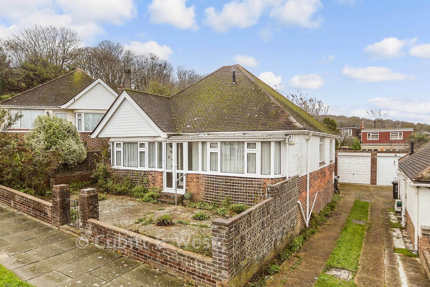 3 Bed Detached Bungalow, Eley Crescent Rottingdean Brighton — photo 1
