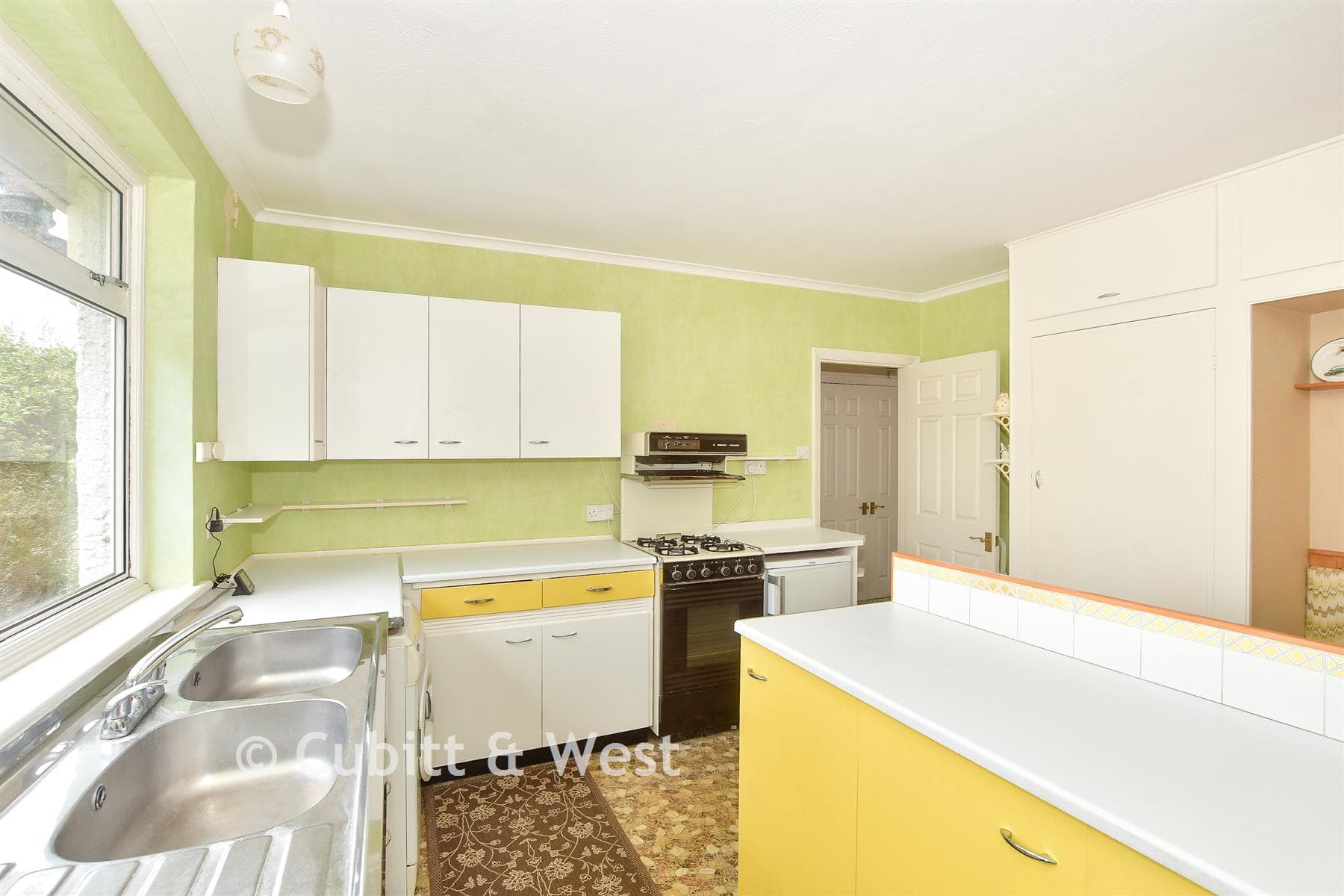 3 Bed Detached Bungalow, Eley Crescent Rottingdean Brighton — photo 4