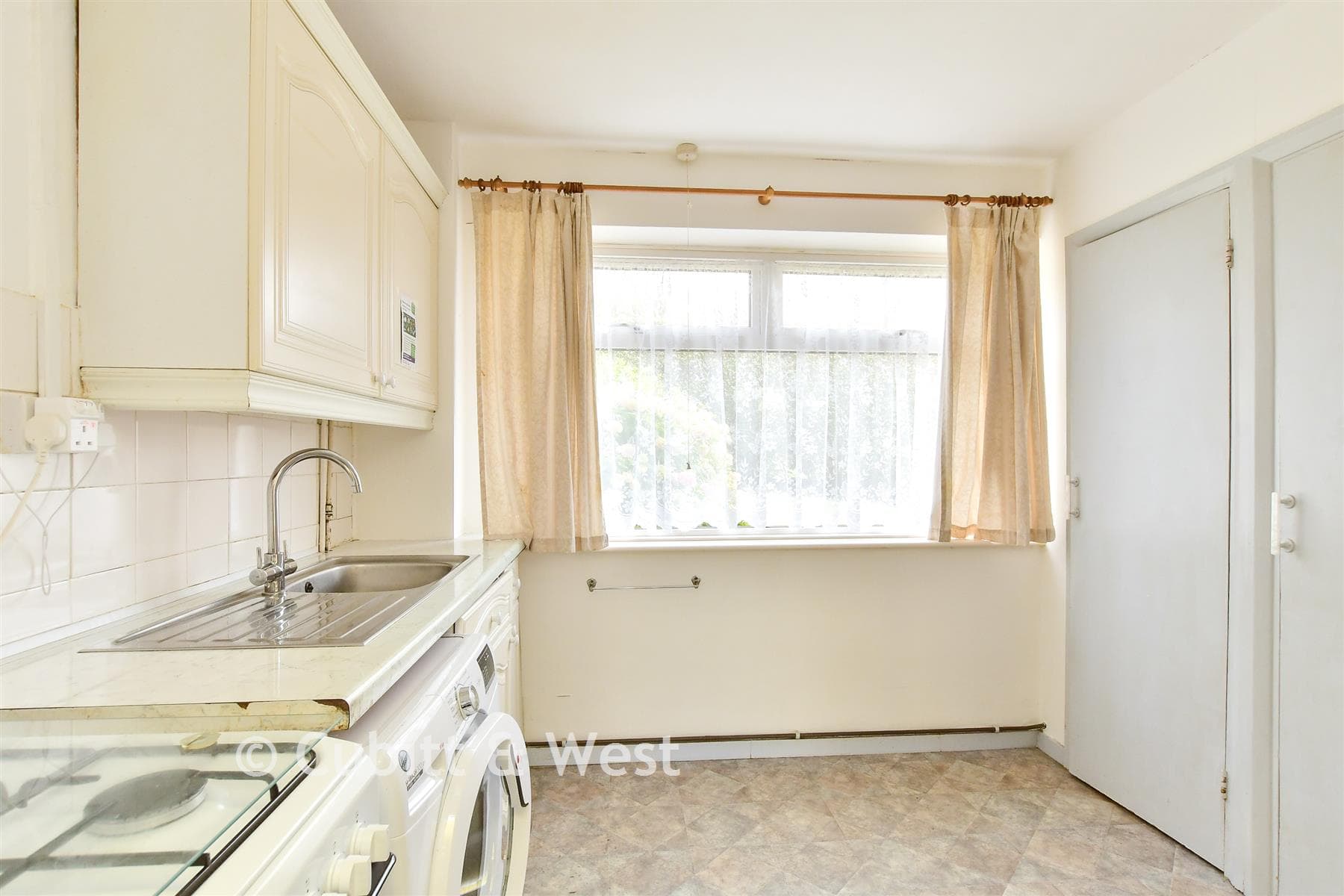 2 Bed Terraced House, Cowley Drive Woodingdean Brighton — photo 5