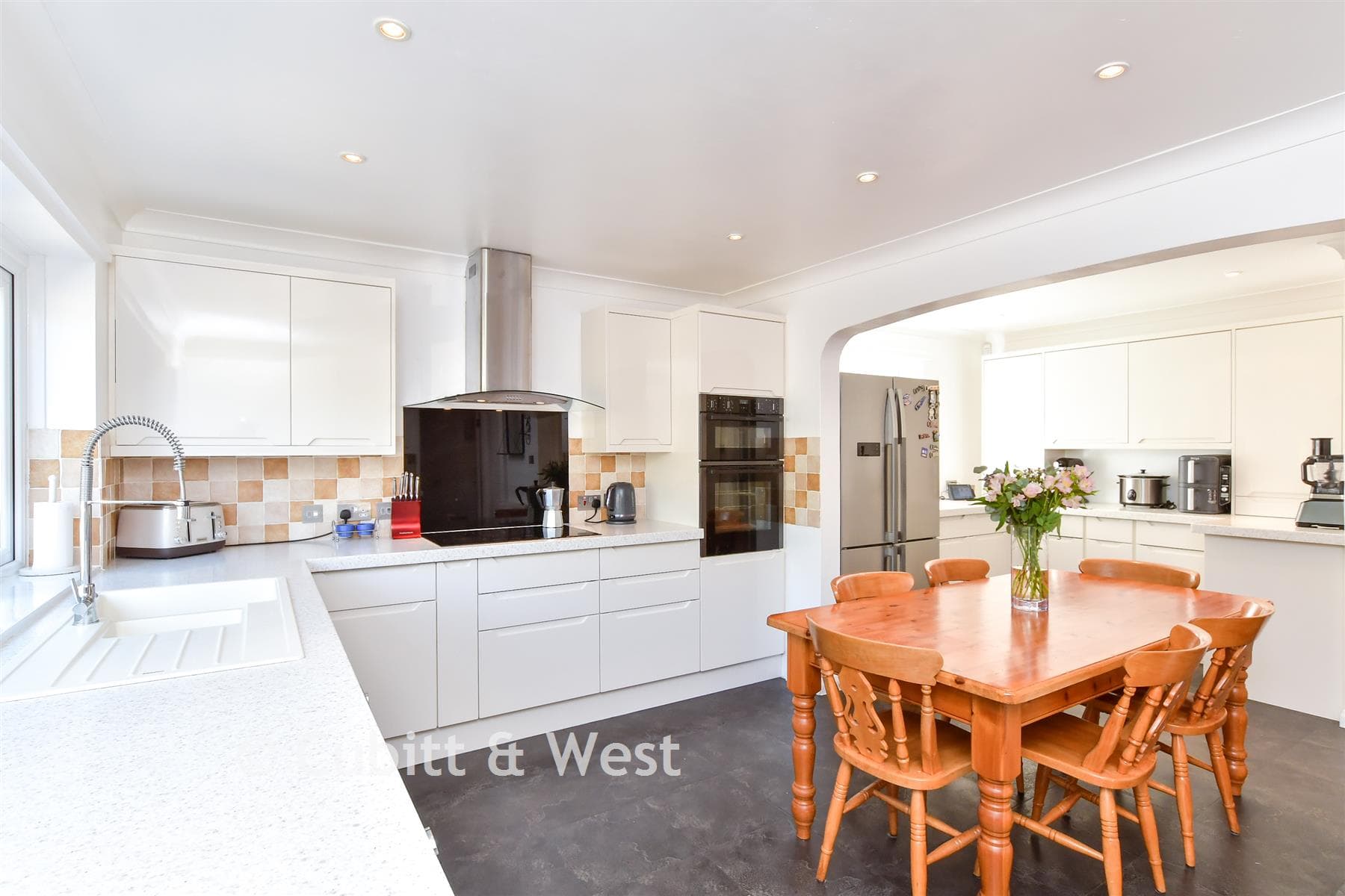 5 Bed Detached House, Crescent Drive North Woodingdean Brighton — photo 4