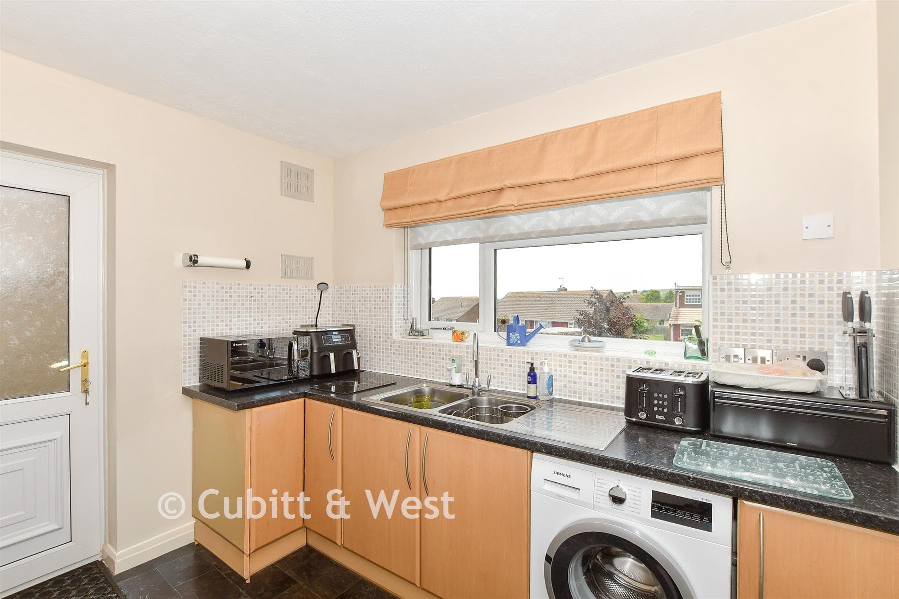 3 Bed Semi Detached House, Batemans Road Woodingdean Brighton — photo 4