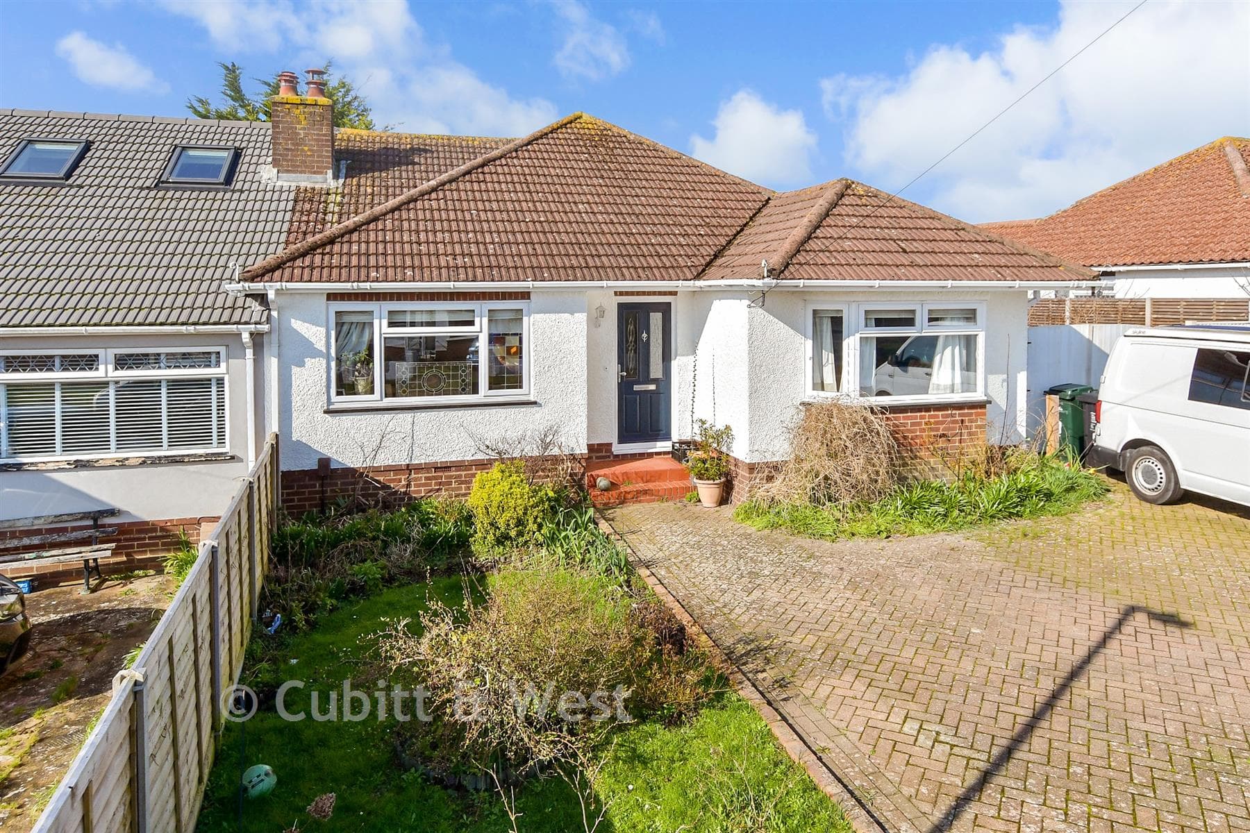 3 Bed Semi Detached Bungalow, Maple Close Woodingdean Brighton — photo 1