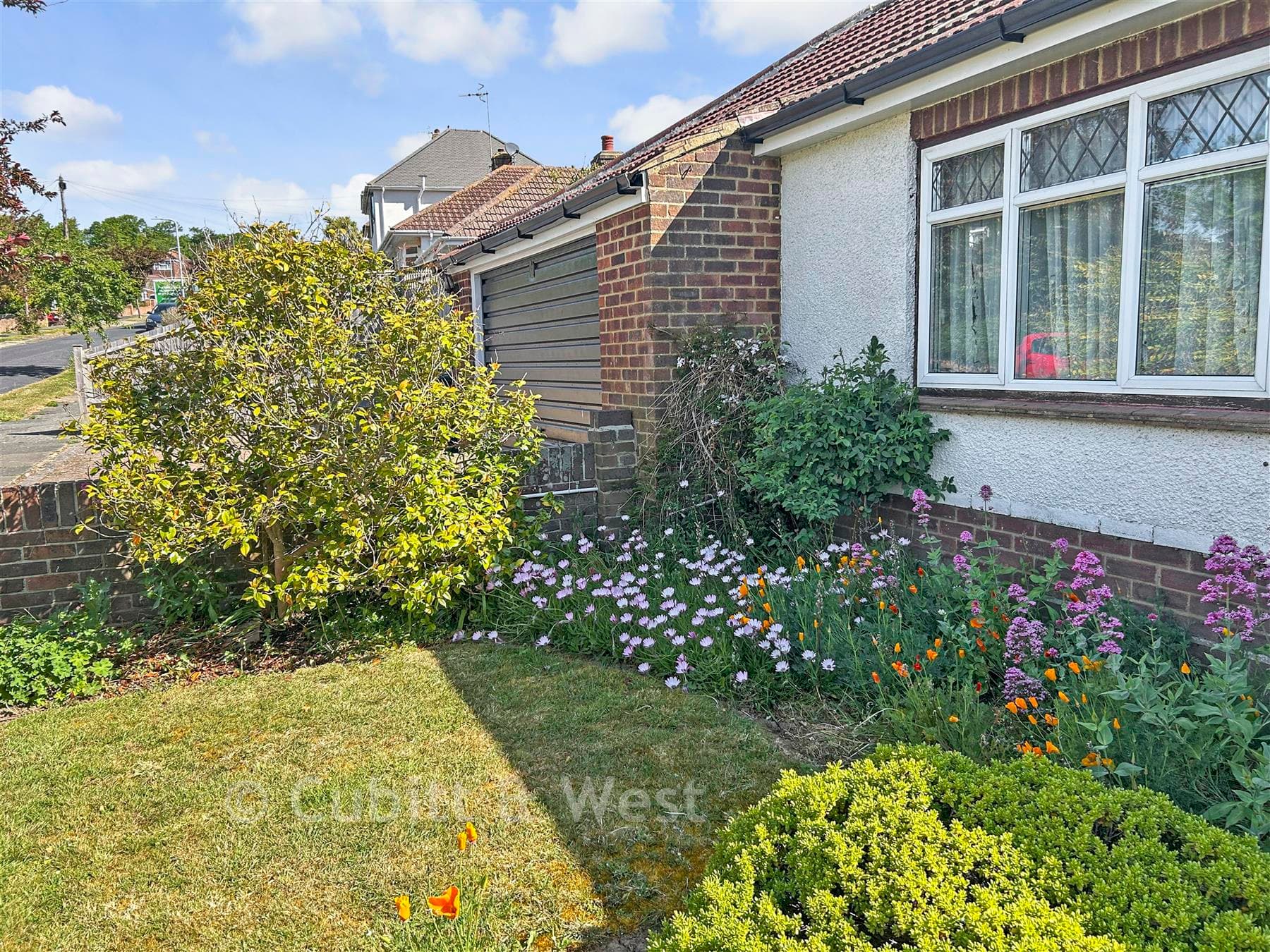 3 Bed Detached Bungalow, Cowley Drive Woodingdean Brighton — photo 2