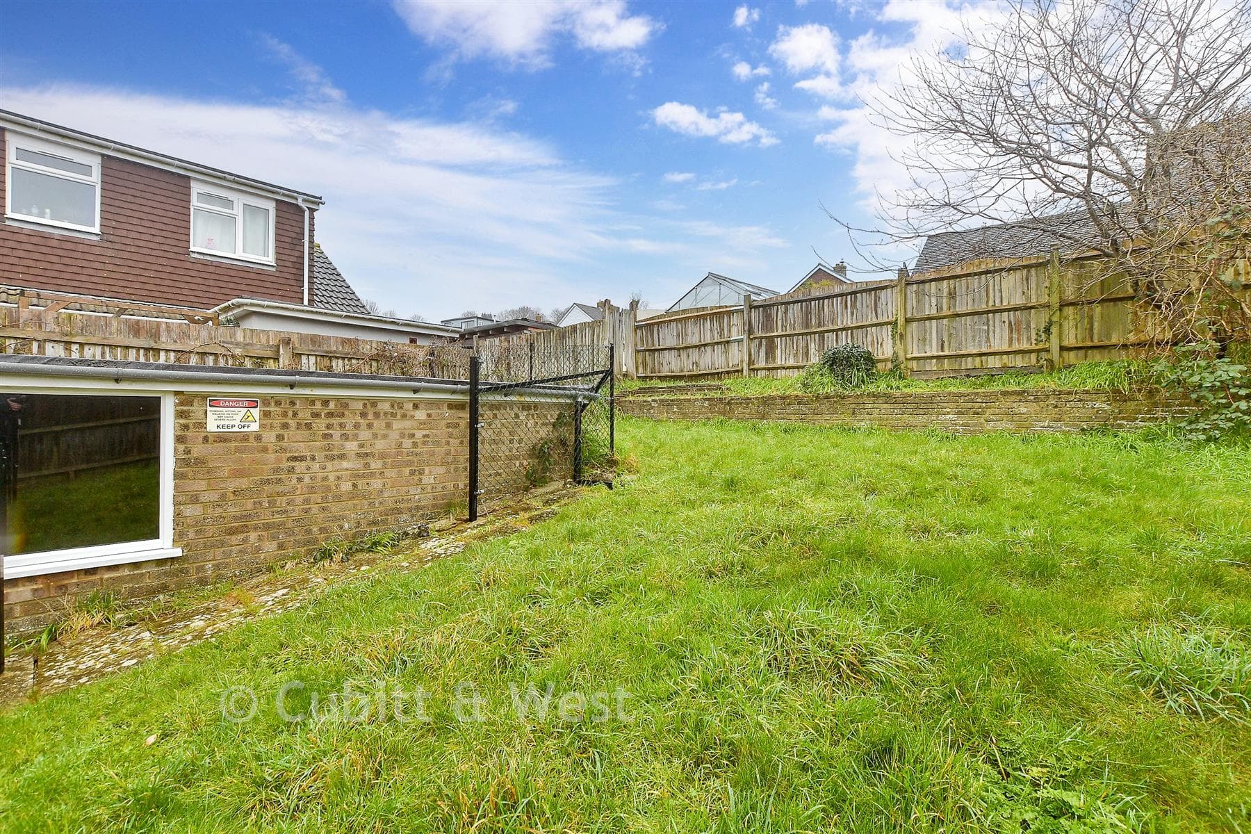 4 Bed Semi Detached House, Sycamore Close Woodingdean Brighton — photo 2
