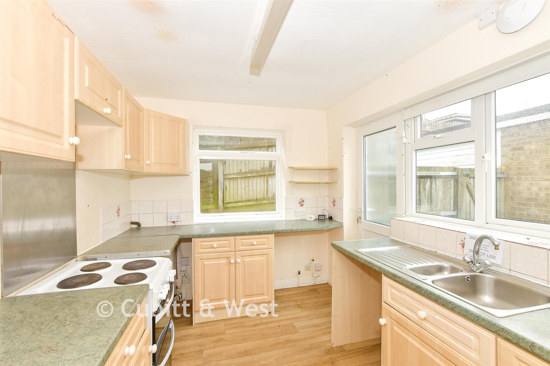 4 Bed Semi Detached House, Sycamore Close Woodingdean Brighton — photo 4