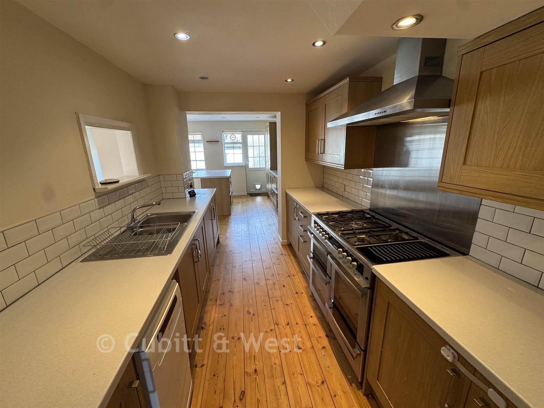 2 Bed Terraced House, The Ridgway Woodingdean Brighton — photo 3
