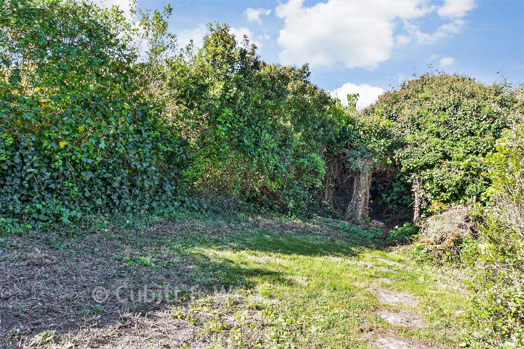 3 Bed Semi Detached House, Downs Valley Road Woodingdean Brighton — photo 2