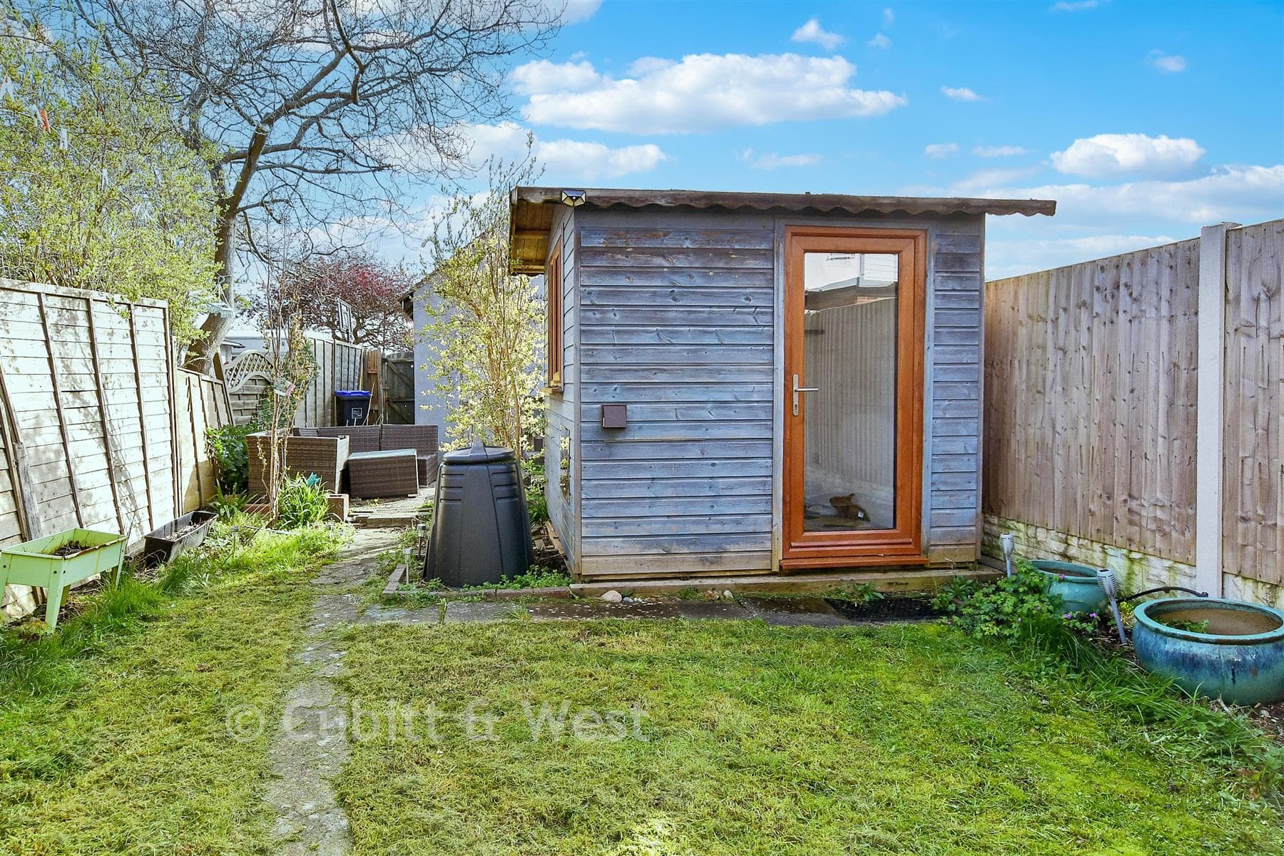 3 Bed Terraced House, The Broadway Lancing — photo 2