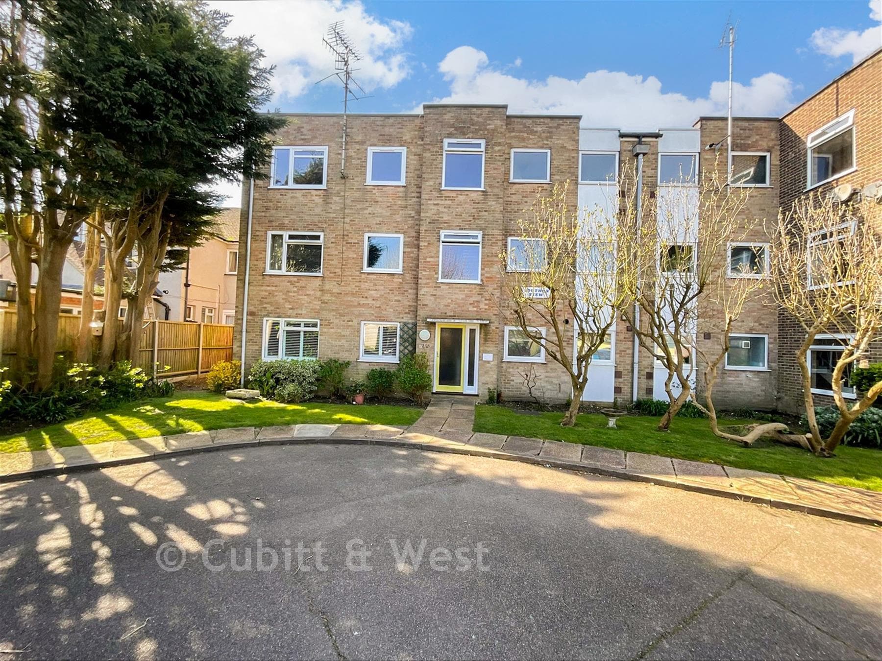 2 Bed Apartment, Western Road Lancing — photo 1