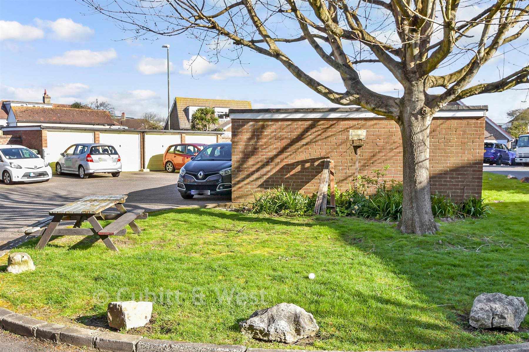2 Bed Apartment, Western Road Lancing — photo 2
