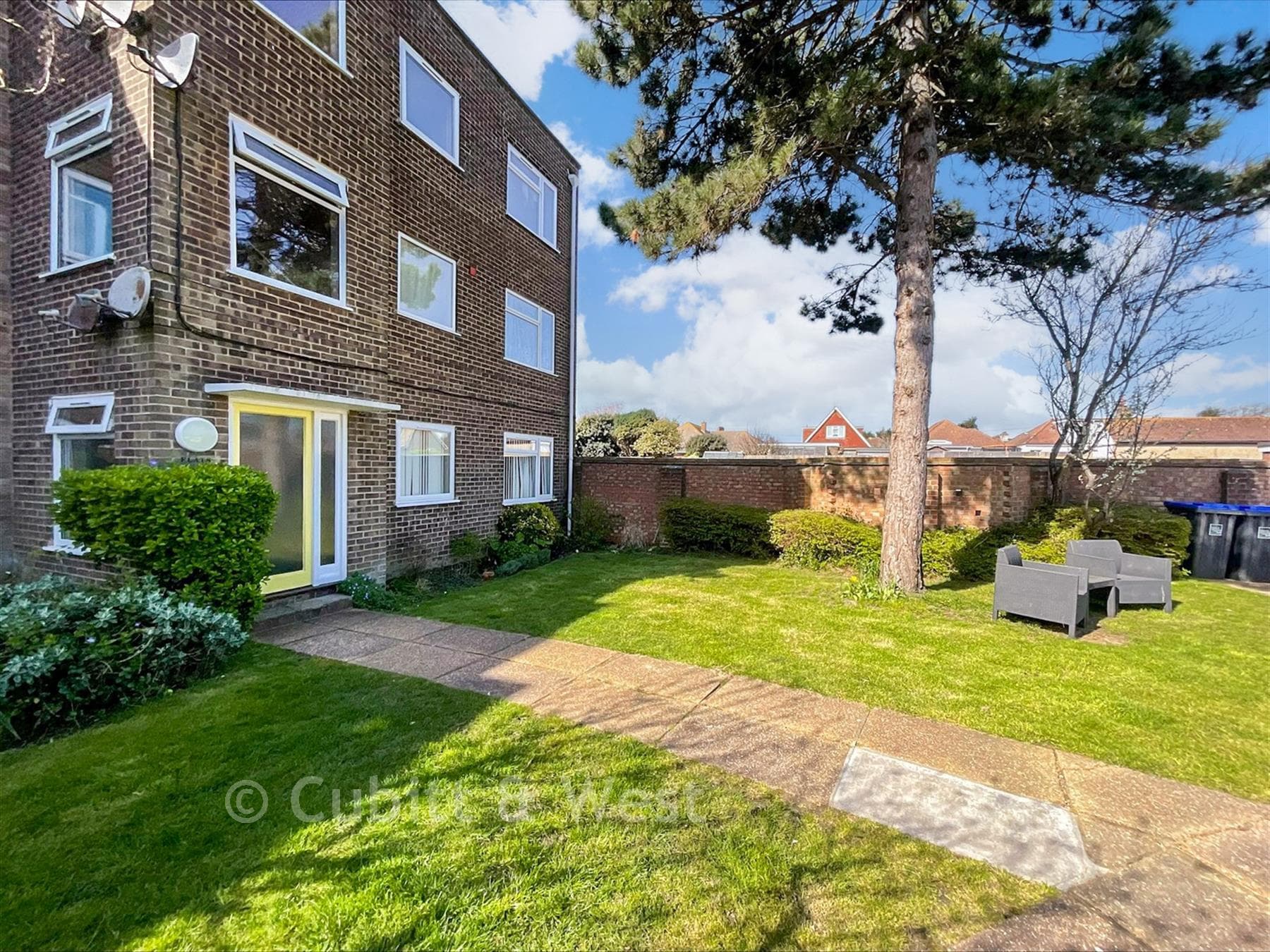 2 Bed Apartment, Western Road Lancing — photo 3