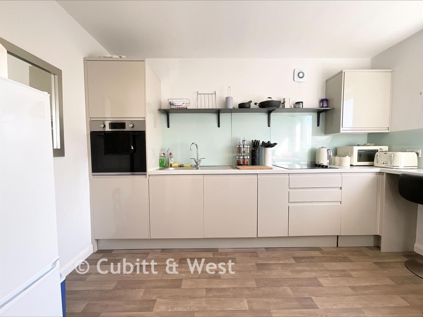 2 Bed Apartment, Western Road Lancing — photo 5