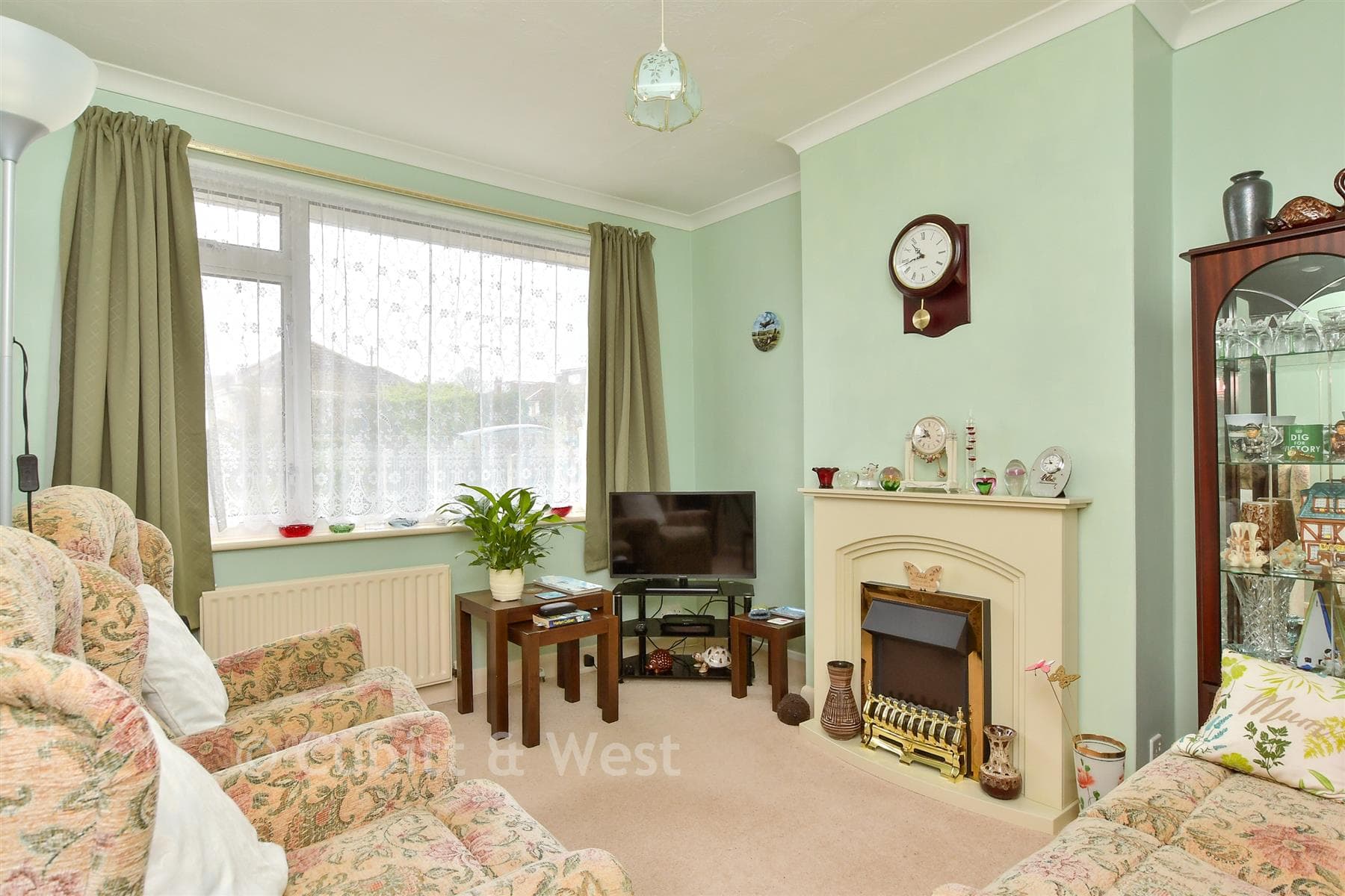 3 Bed Semi Detached Bungalow, Mountview Road Sompting Lancing — photo 4