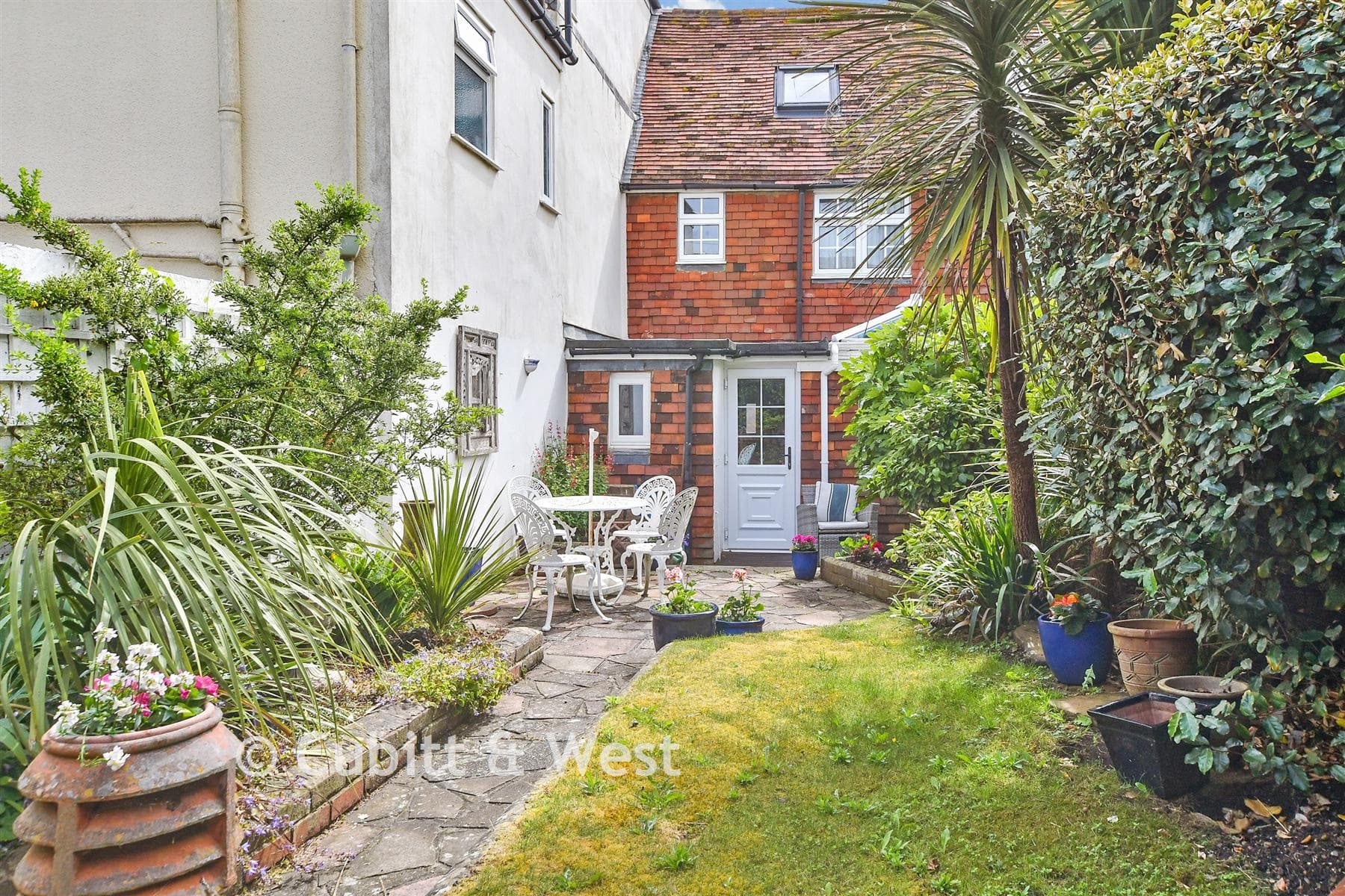 2 Bed Cottage, Church Street Seaford — photo 2
