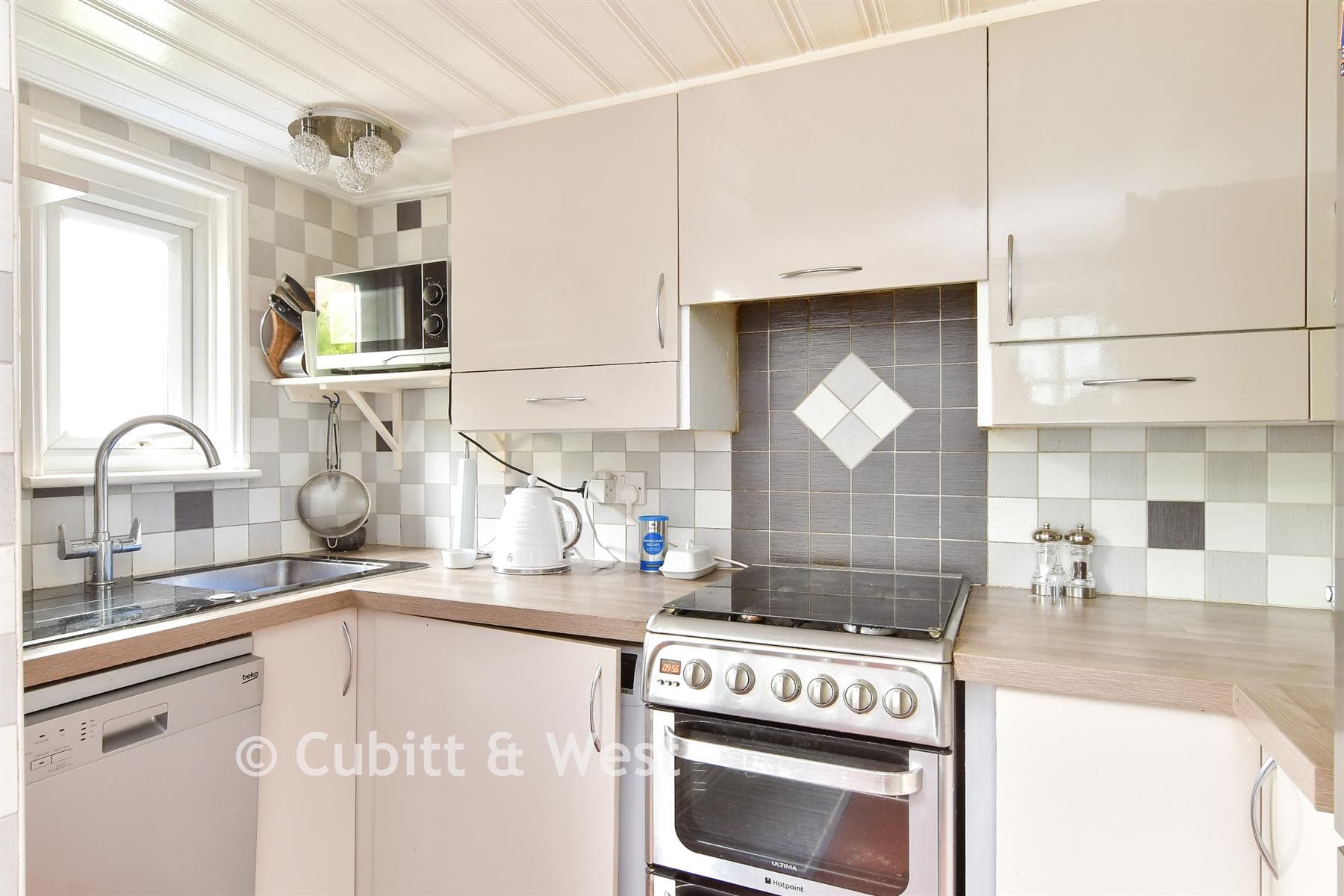 2 Bed Cottage, Church Street Seaford — photo 3