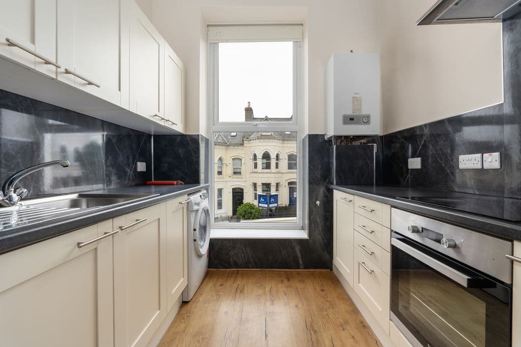 Flat 2, 11 Windsor Road, Douglas — photo 4