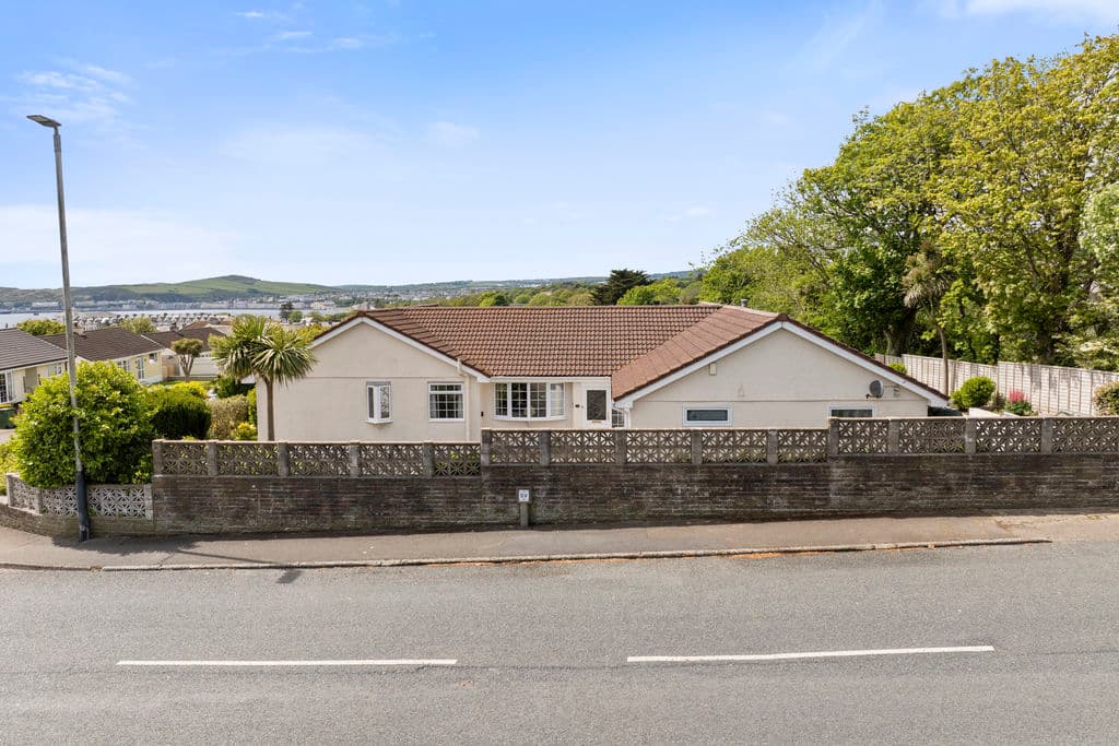 11 The Kirkway, Harbour Road, Onchan — photo 1