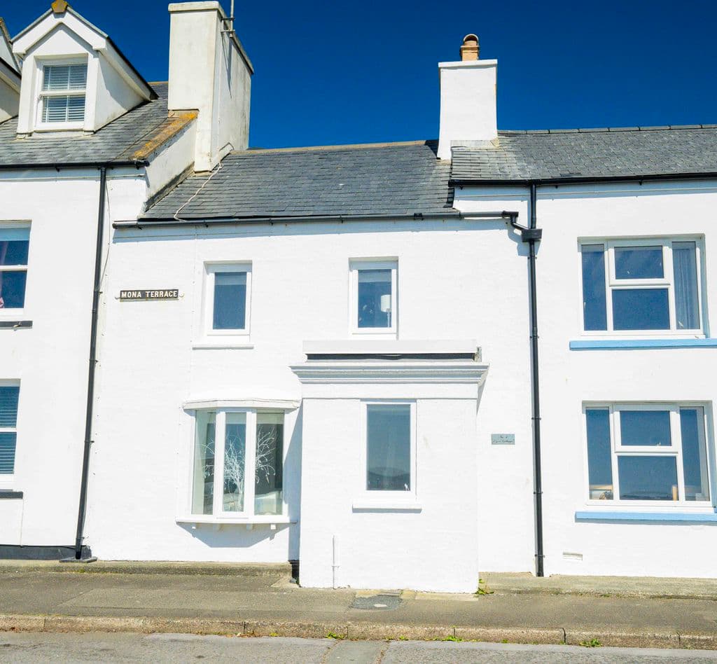 Elgin Cottage, 1 Mona Terrace, The Promenade, Castletown — photo 1