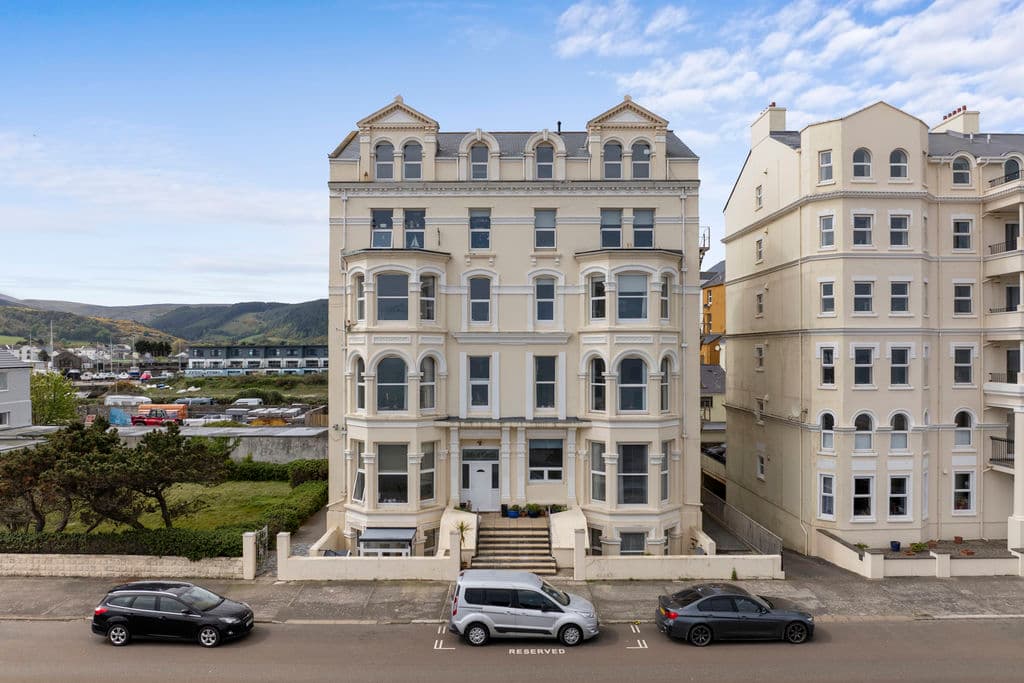 Flat 19/20 Isle of Alanis, Mooragh Promenade, Ramsey — photo 1