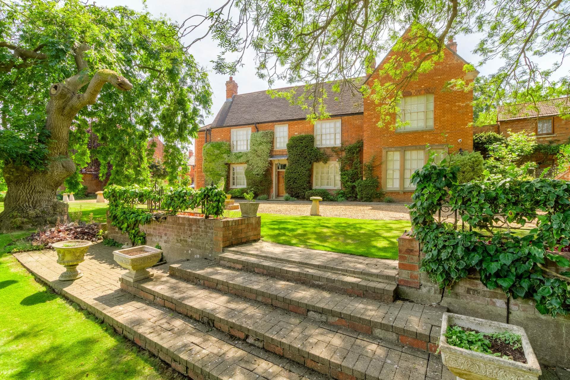 Mill House, Newport Pagnell — photo 1