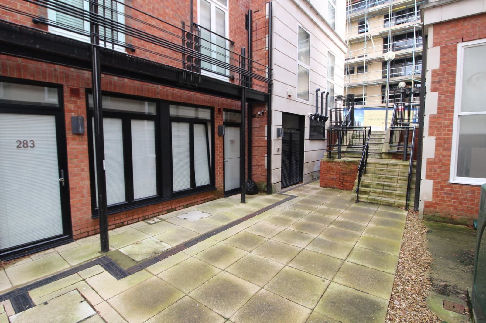 Upper Third Street, Milton Keynes, Buckinghamshire — photo 2