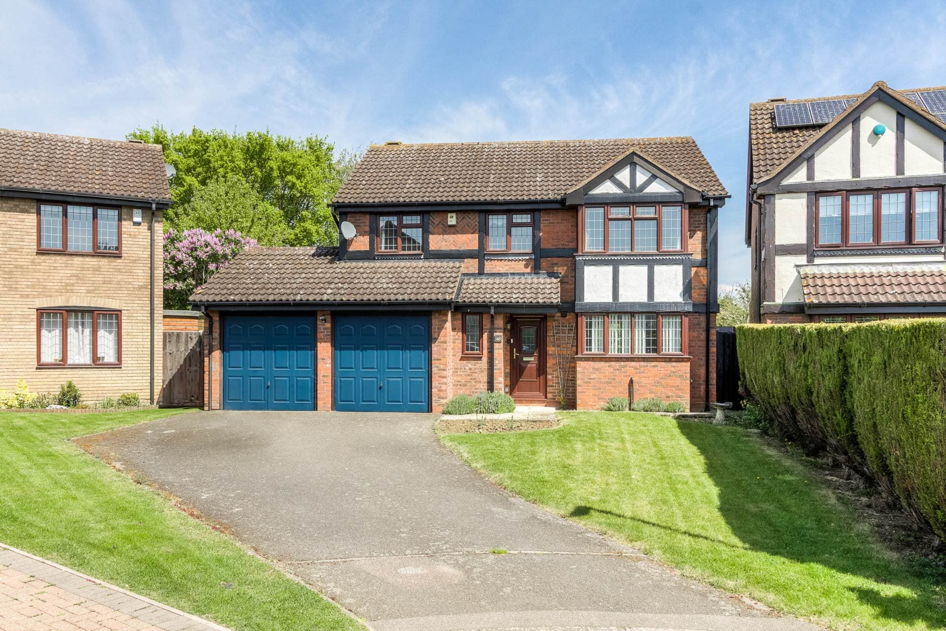 Flora Thompson Drive, Newport Pagnell — photo 1
