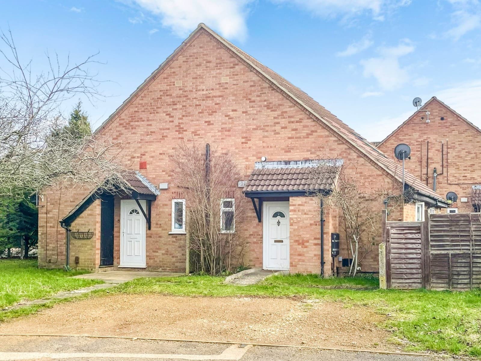 Furzton, Milton Keynes, Buckinghamshire — photo 1